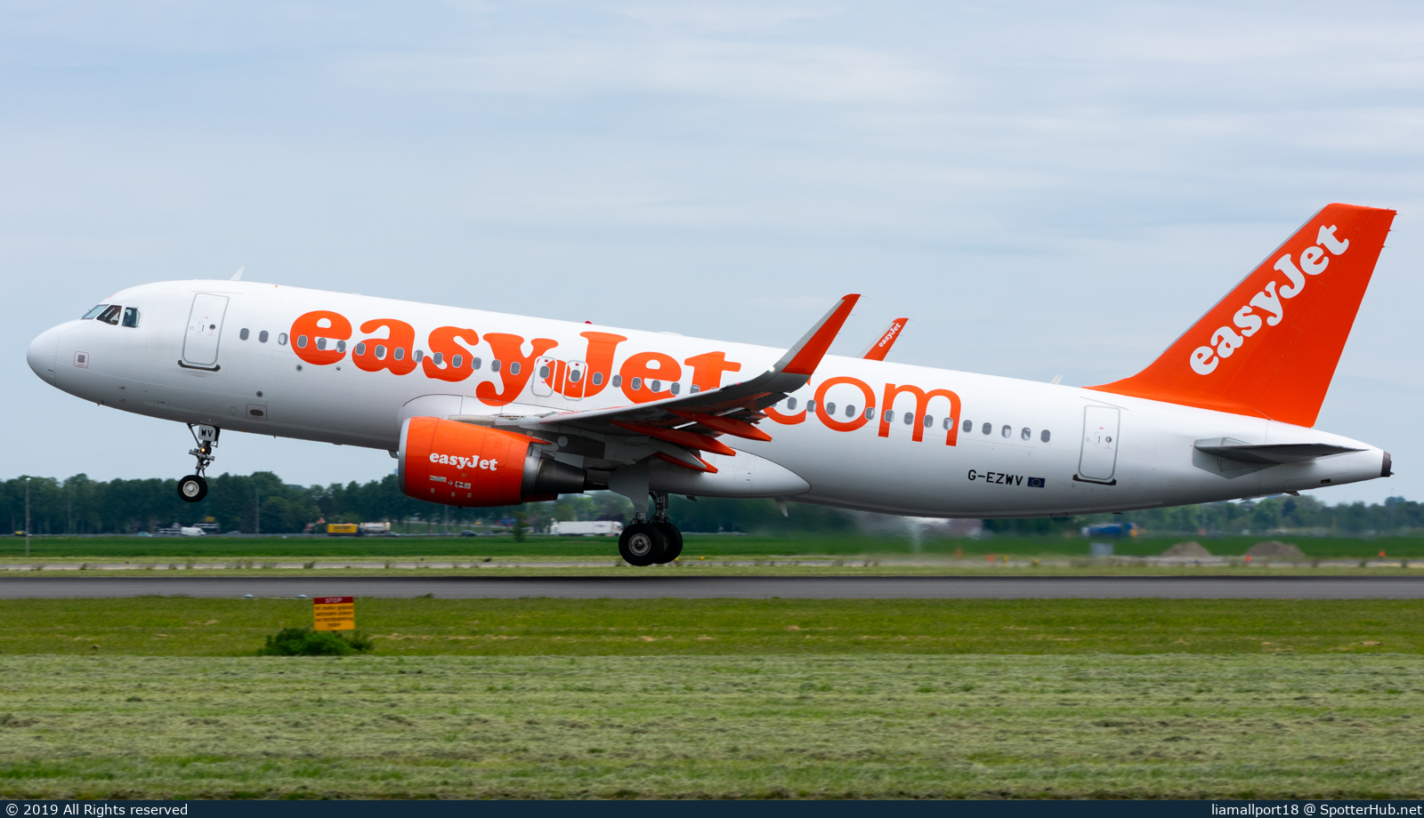 Photo of G-EZWV - Airbus A320-214 operated by easyJet