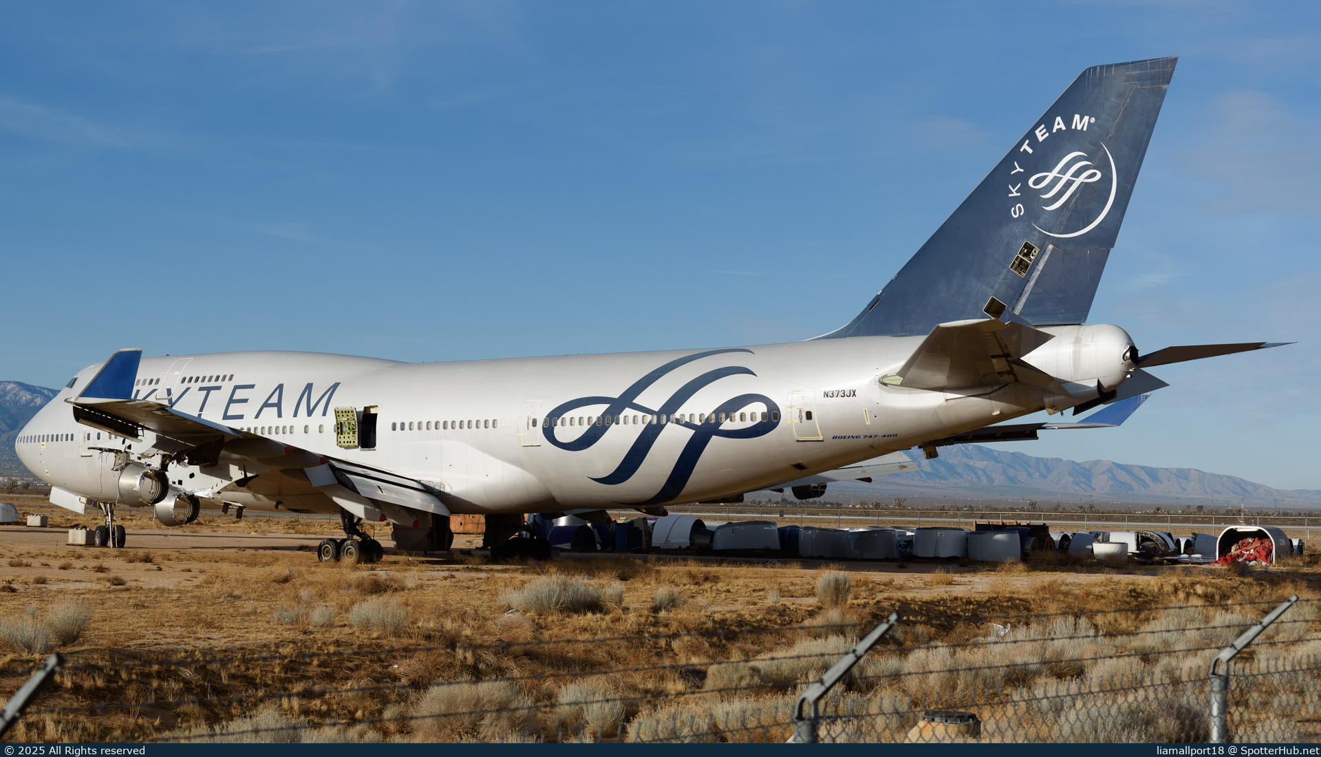 Photo of N373JX - Boeing 747-409 operated by JetOneX