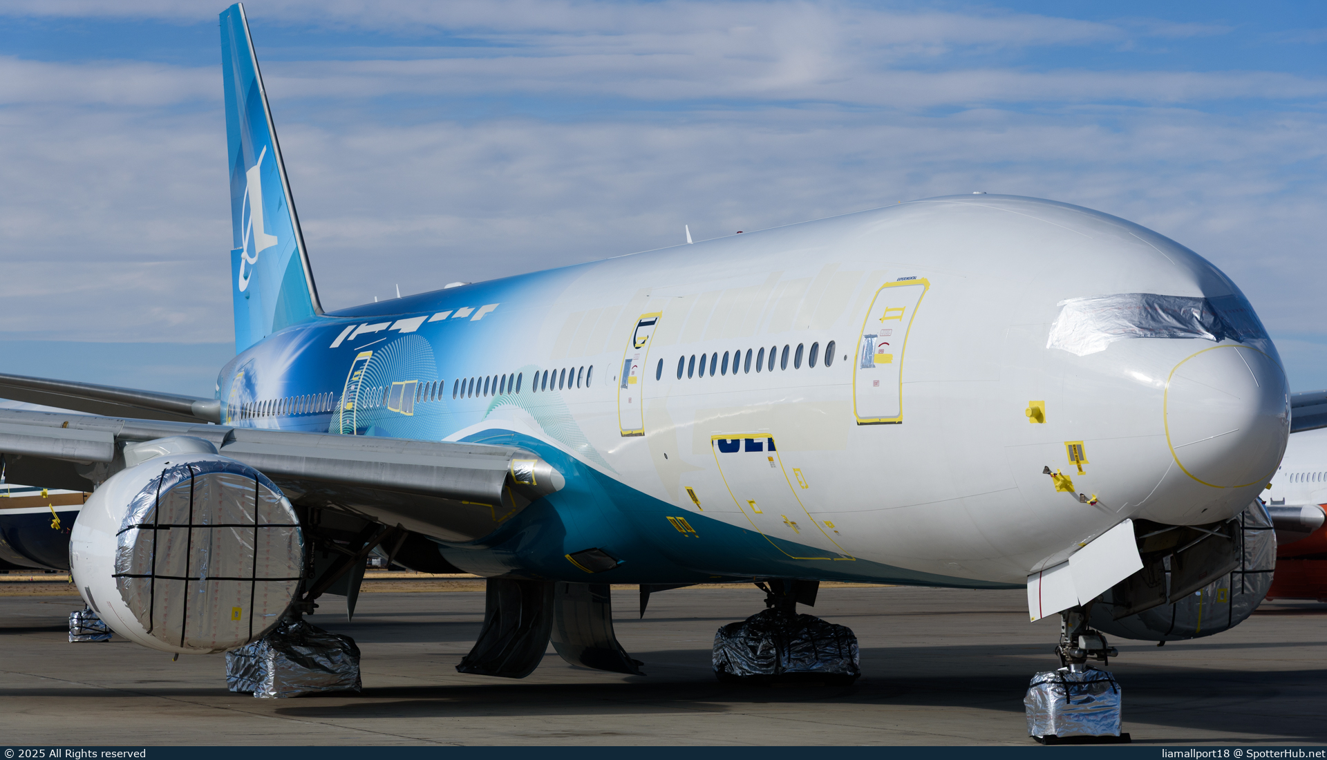 Photo of N861BC - Boeing 777-212(ER) operated by Boeing