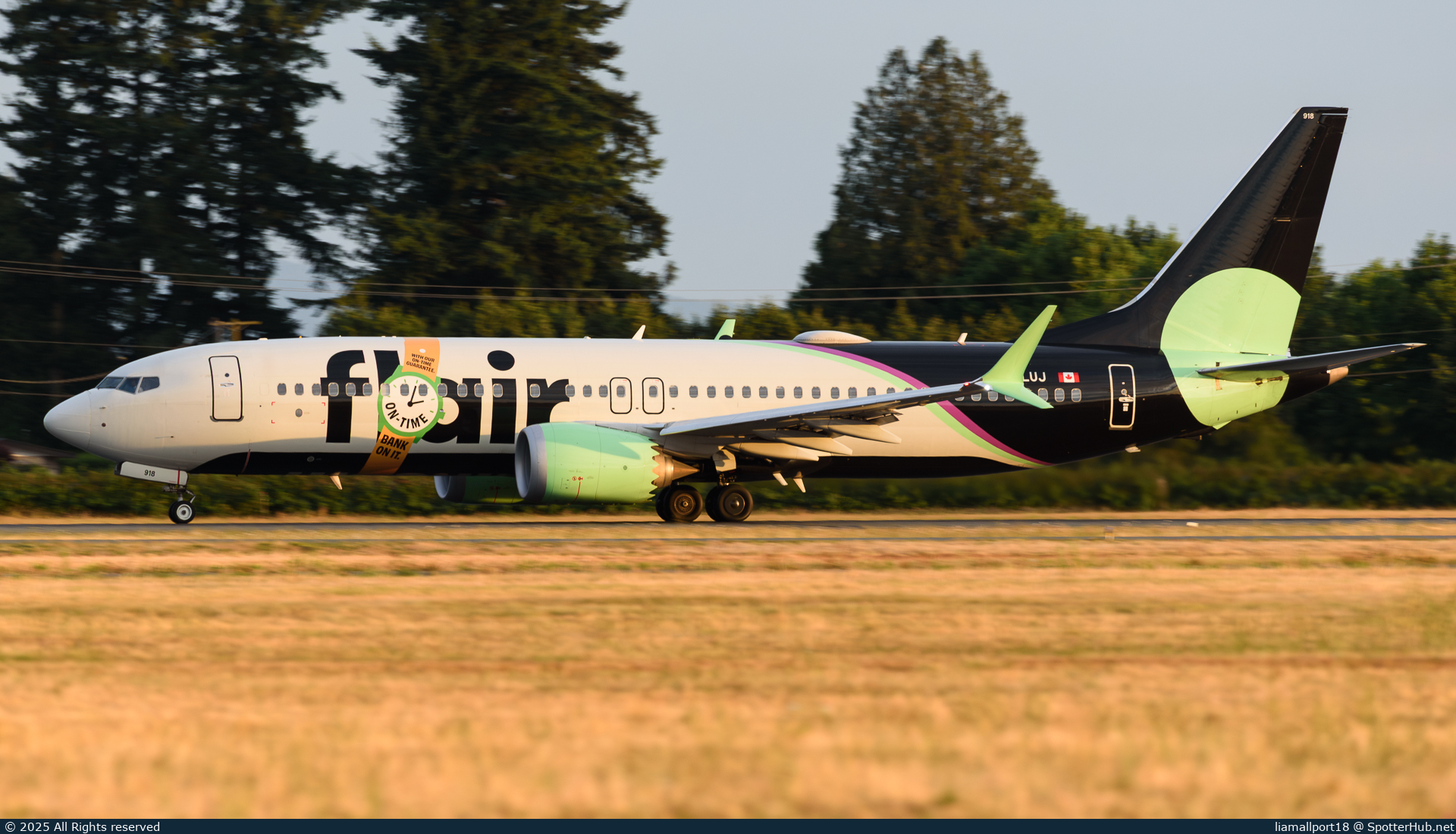 Photo of C-FLUJ - Boeing 737 MAX 8 operated by Flair Airlines