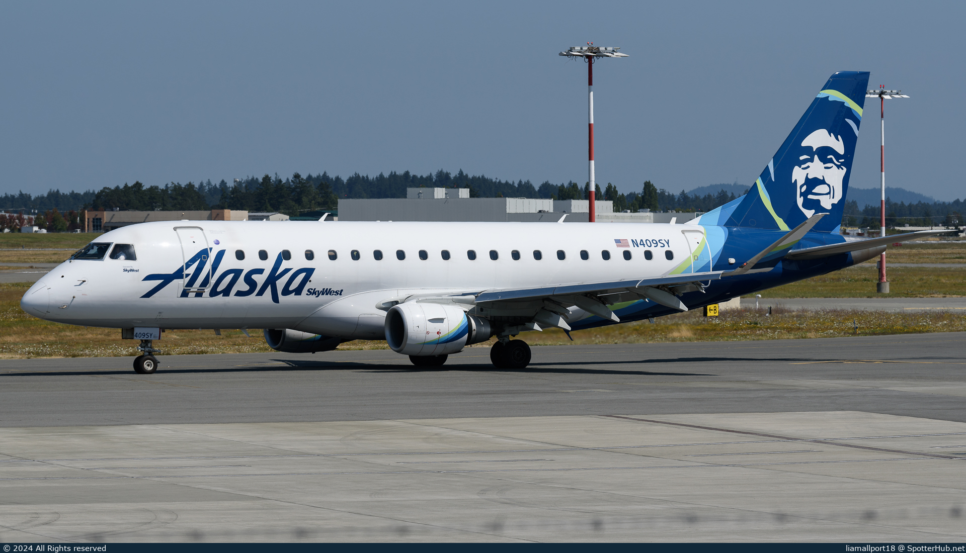 Photo of N409SY - Embraer ERJ-175LR operated by Alaska Airlines (opb Skywest Airlines)