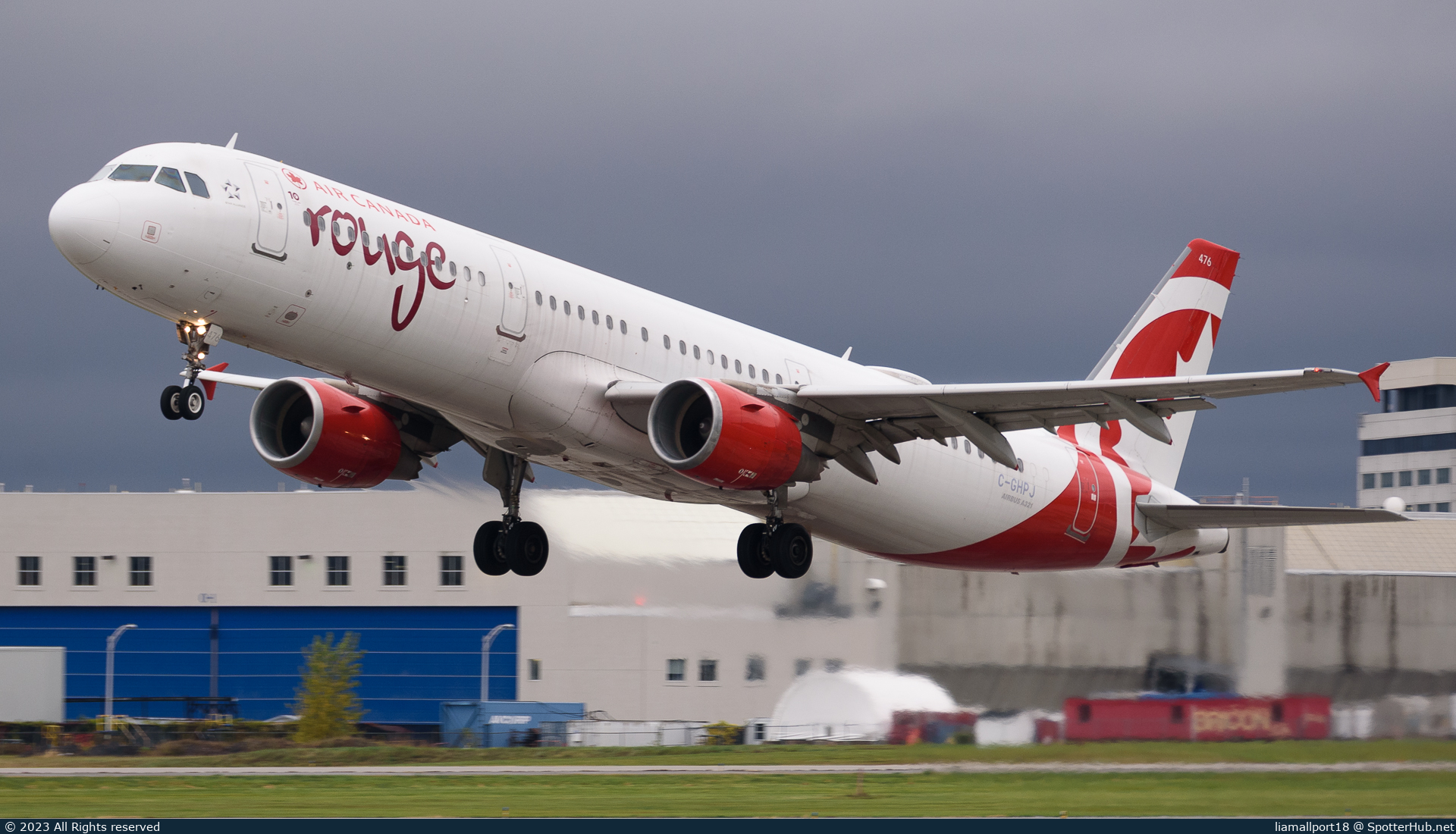 Photo of C-GHPJ - Airbus A321-211 operated by Air Canada Rouge