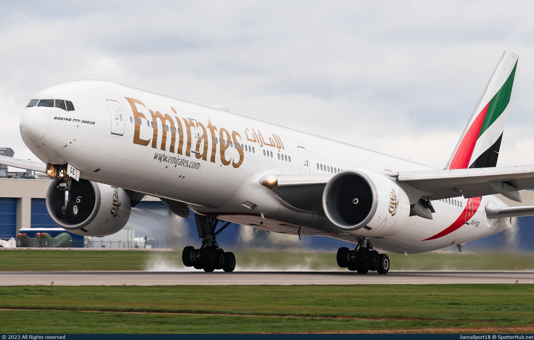 Photo of A6-ENE - Boeing 777-31H(ER) operated by Emirates
