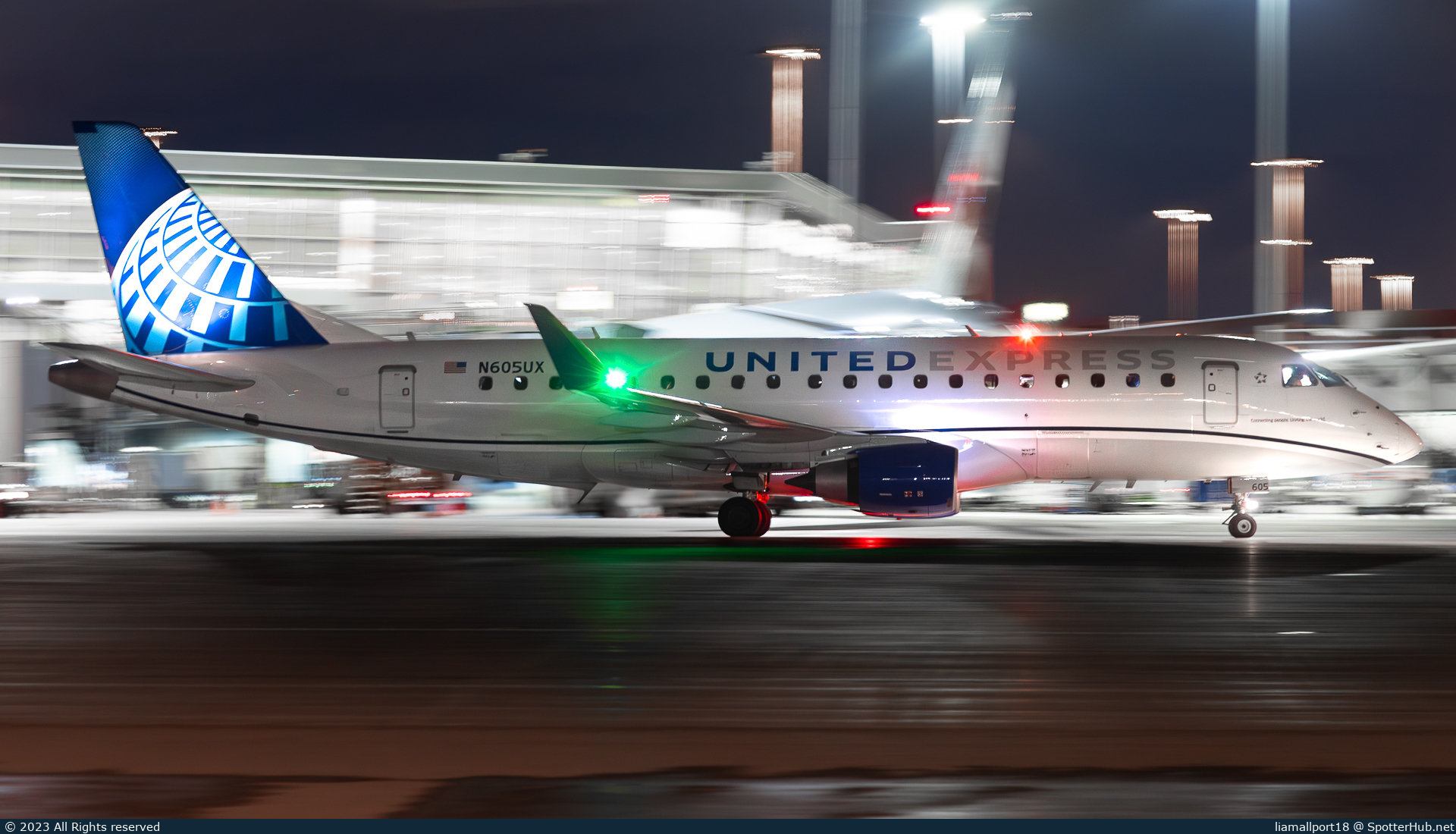 Photo of N605UX - Embraer ERJ-175LL operated by United Express (opb SkyWest Airlines)
