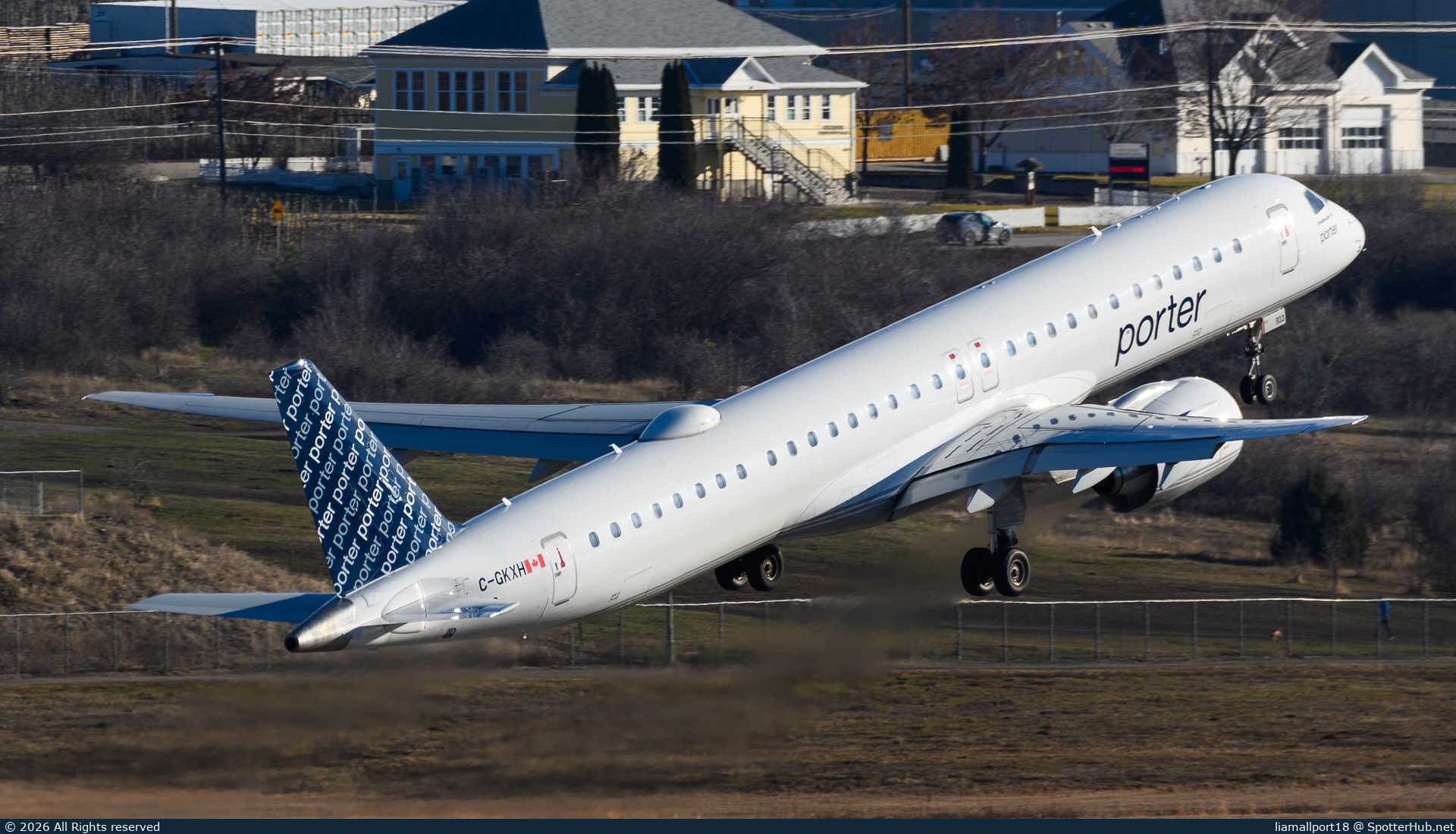 Photo of C-GKXH - Embraer ERJ-195-E2 operated by Porter Airlines