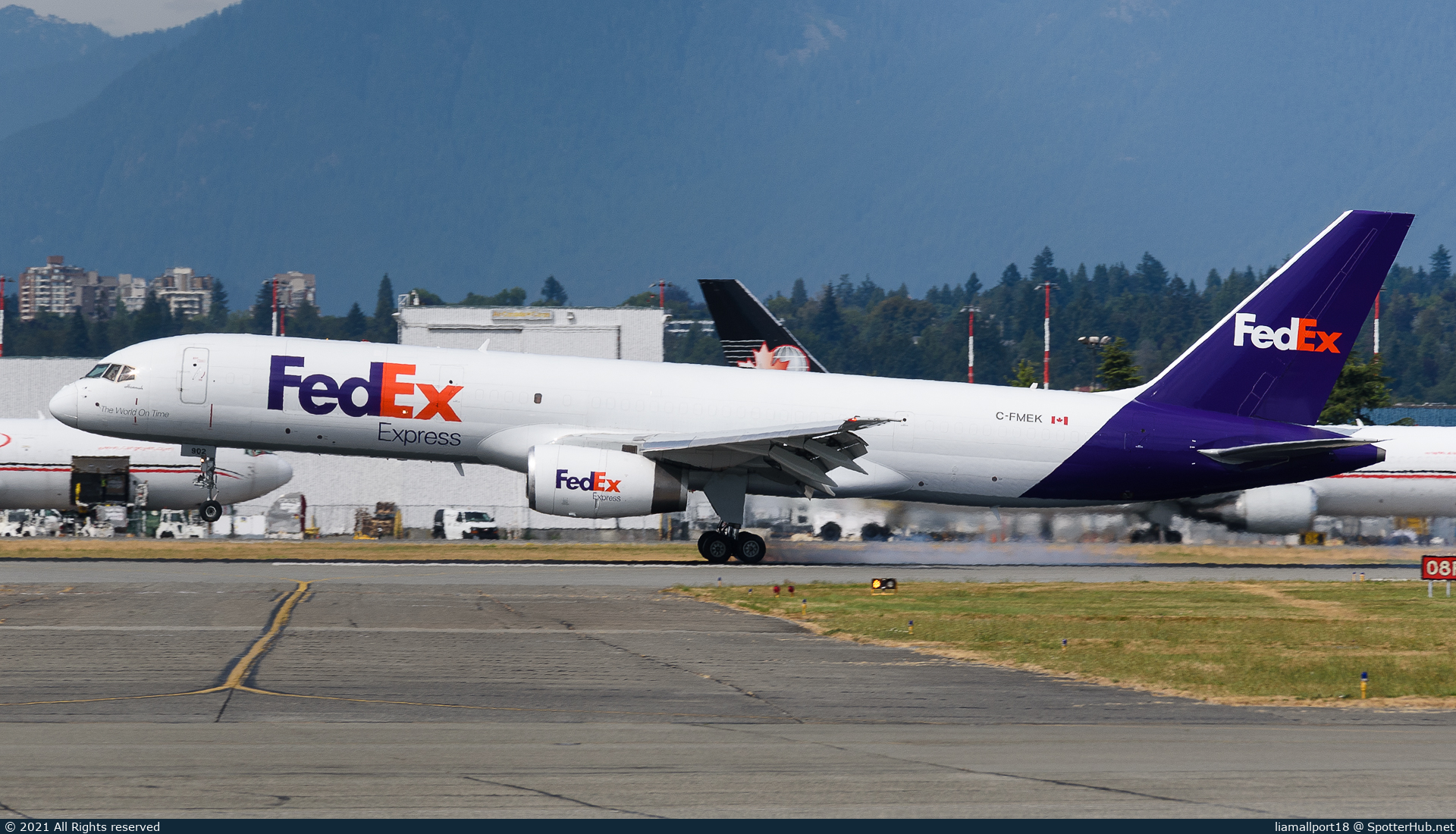 Photo of C-FMEK - Boeing 757-2B7(SF) operated by FedEx (opb Morningstar Air Express)