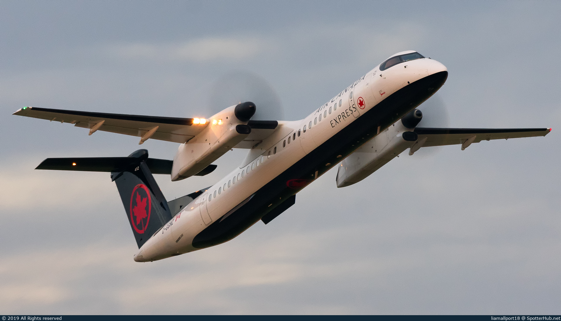 Photo of C-GGMZ - Bombardier DHC-8-402 Dash 8 Q400 operated by Air Canada Express (opb Jazz Air)