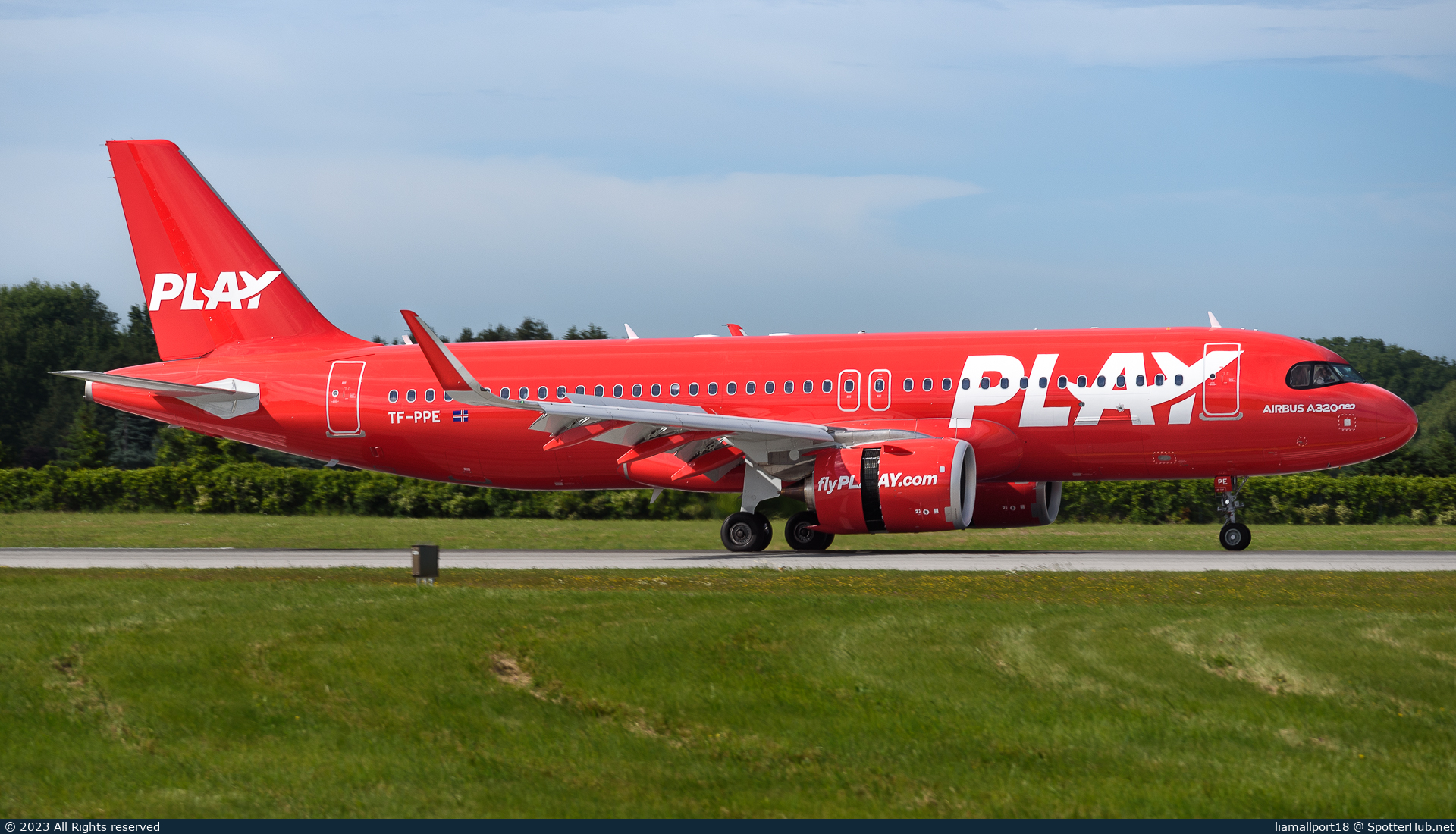 Photo of TF-PPE - Airbus A320-251N operated by PLAY