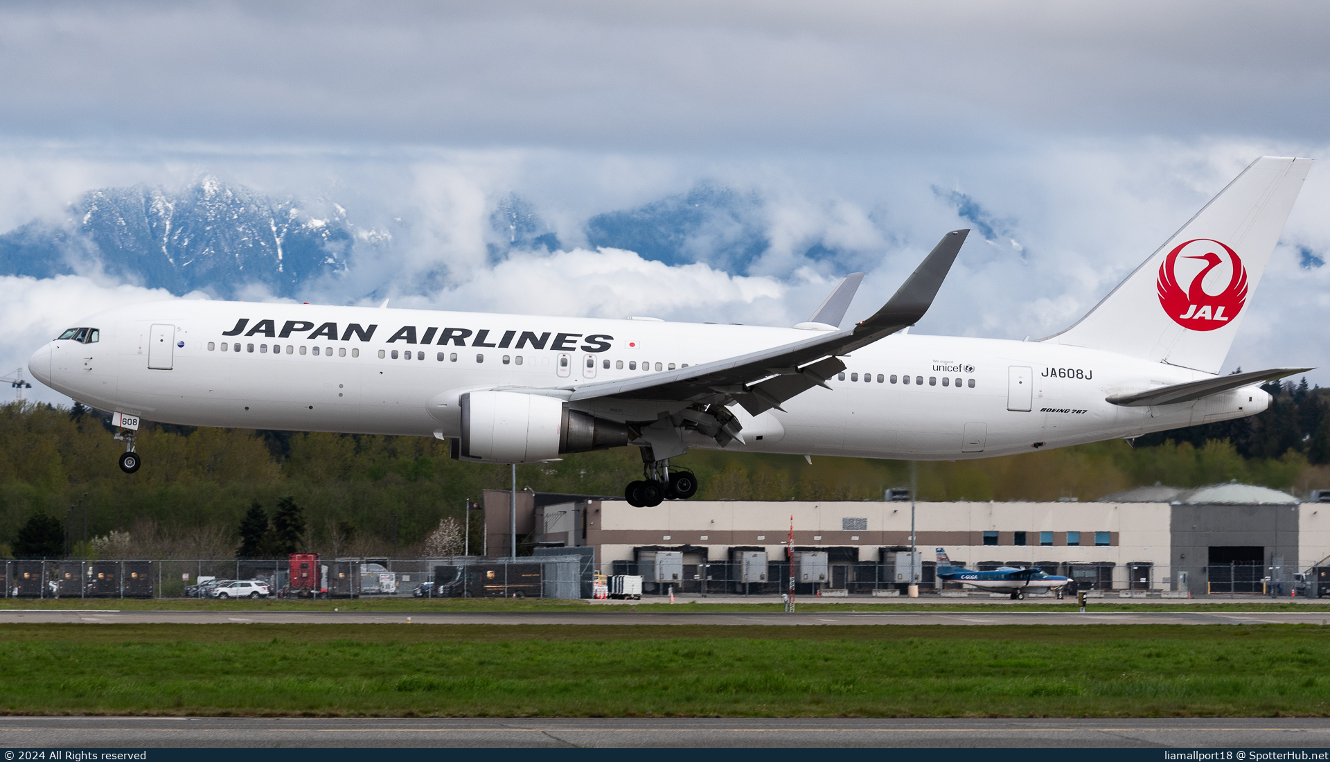 Photo of JA608J - Boeing 767-346(ER) operated by Japan Airlines