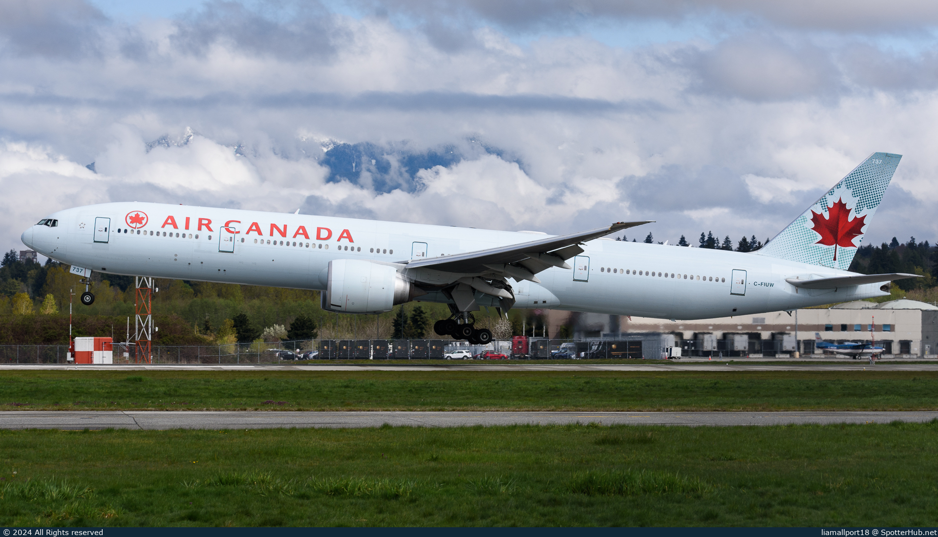 Photo of C-FIUW - Boeing 777-333(ER) operated by Air Canada