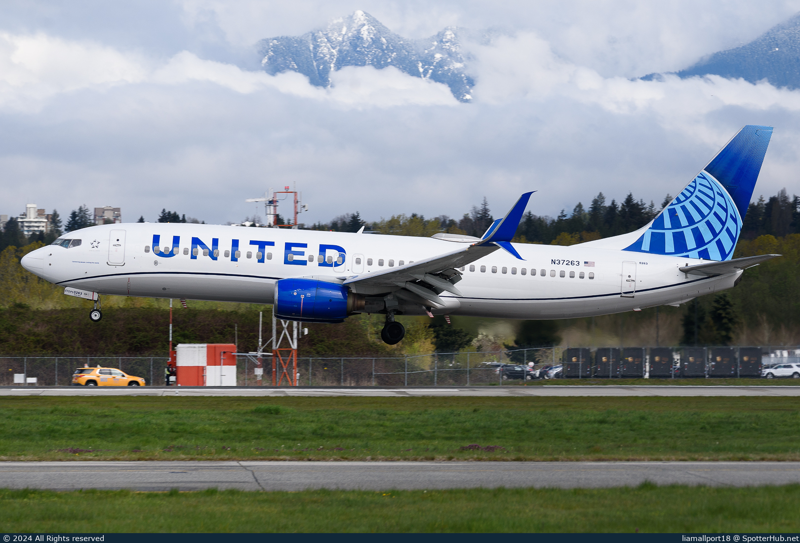 Photo of N37263 - Boeing 737-824 operated by United Airlines