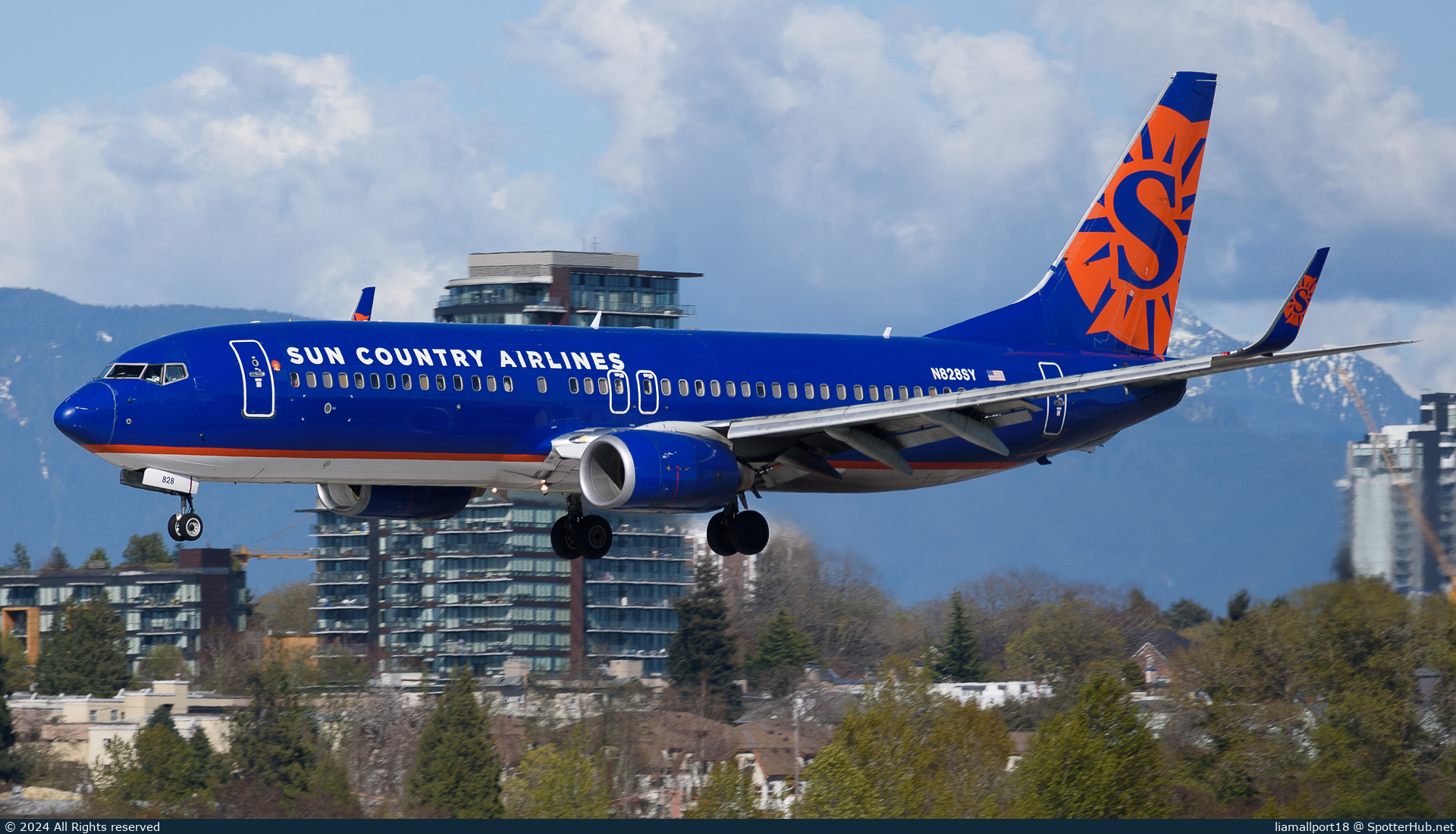 Photo of N828SY - Boeing 737-8F2 operated by Sun Country Airlines
