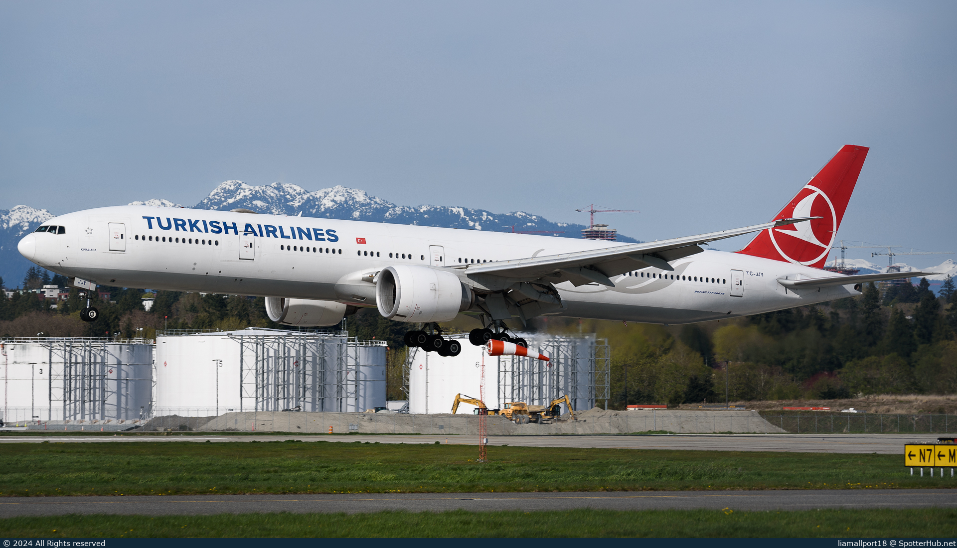 Photo of TC-JJY - Boeing 777-3F2(ER) operated by Turkish Airlines