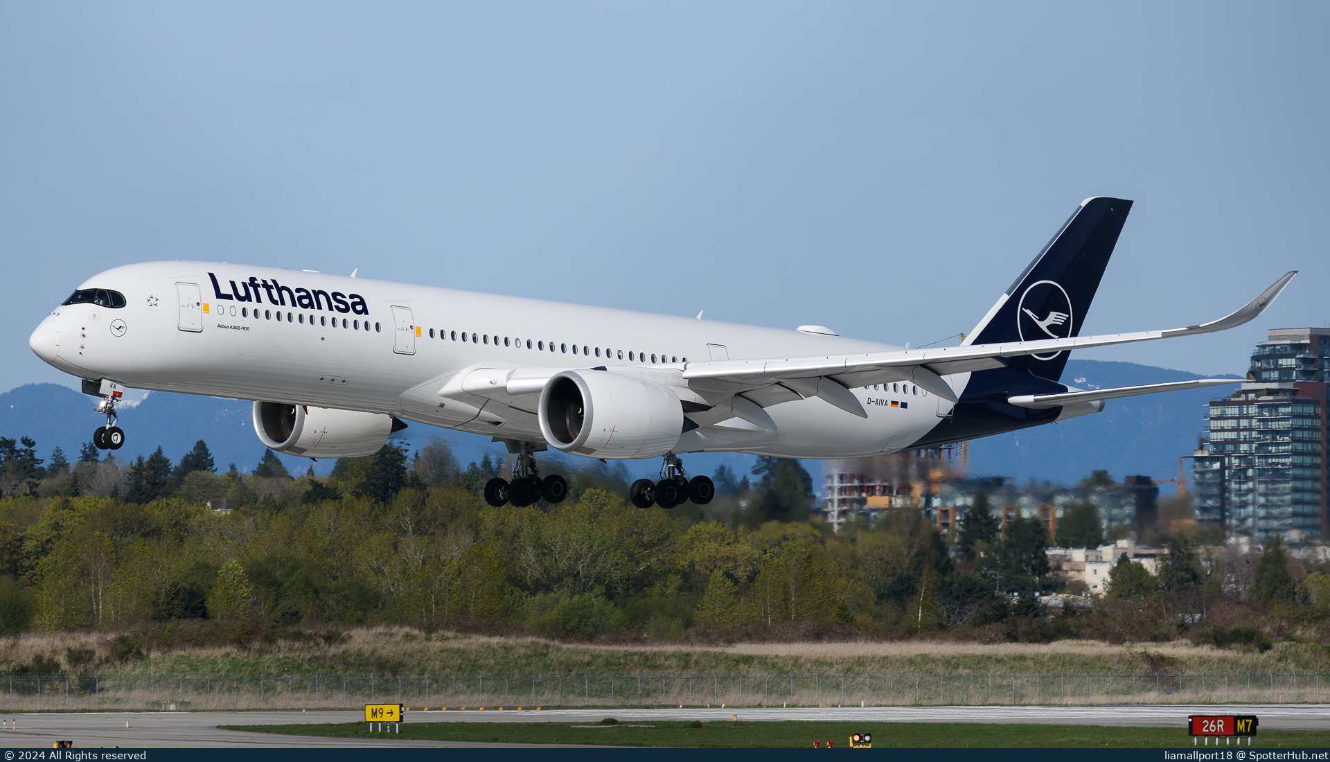 Photo of D-AIVA - Airbus A350-941 operated by Lufthansa