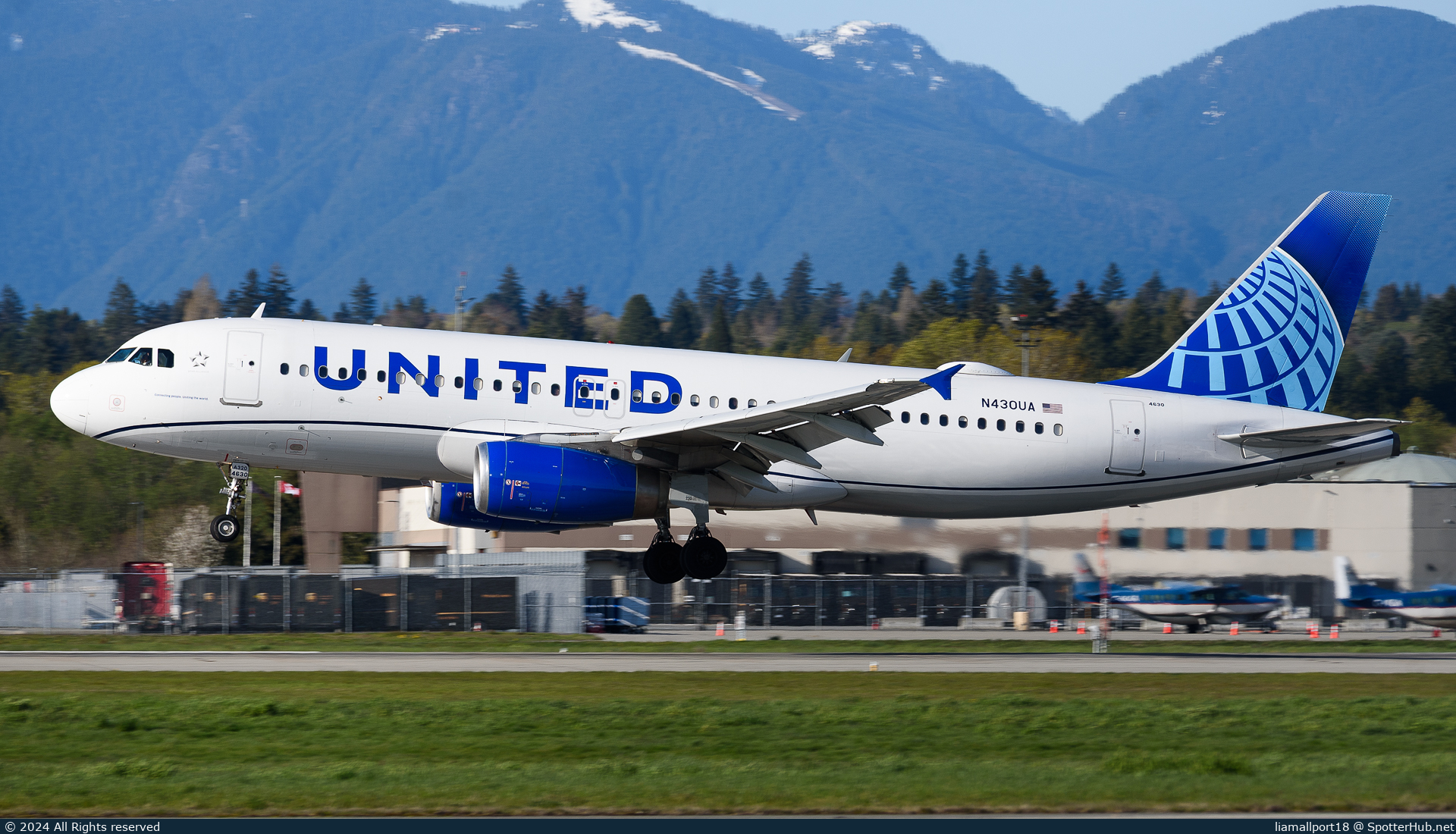 Photo of N430UA - Airbus A320-232 operated by United Airlines