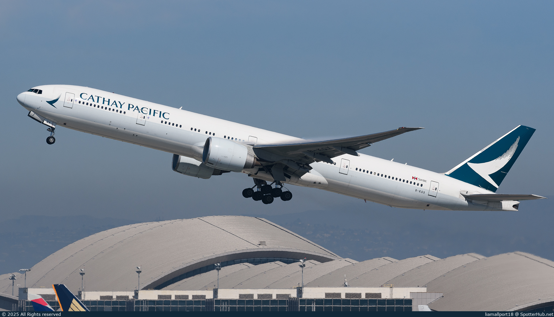 Photo of B-KQX - Boeing 777-367(ER) operated by Cathay Pacific Airways
