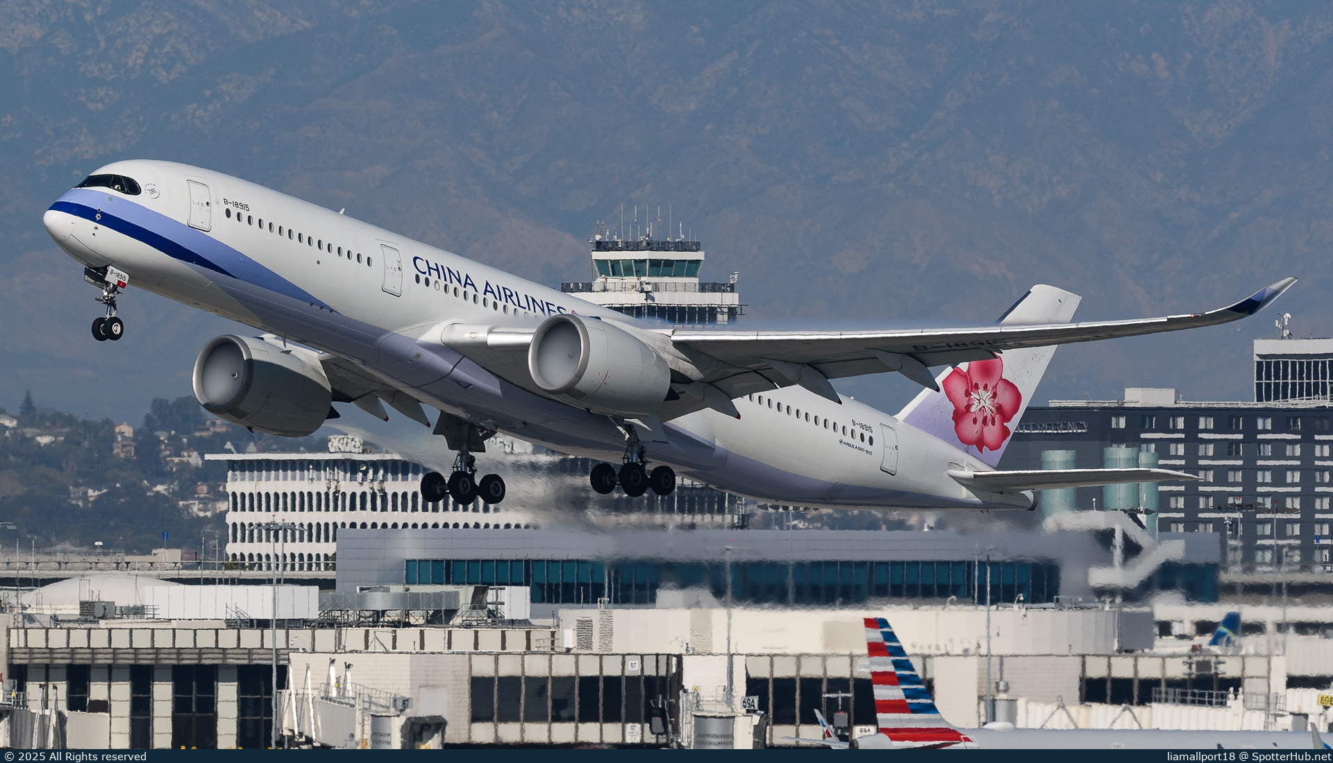 Photo of B-18915 - Airbus A350-941 operated by China Airlines