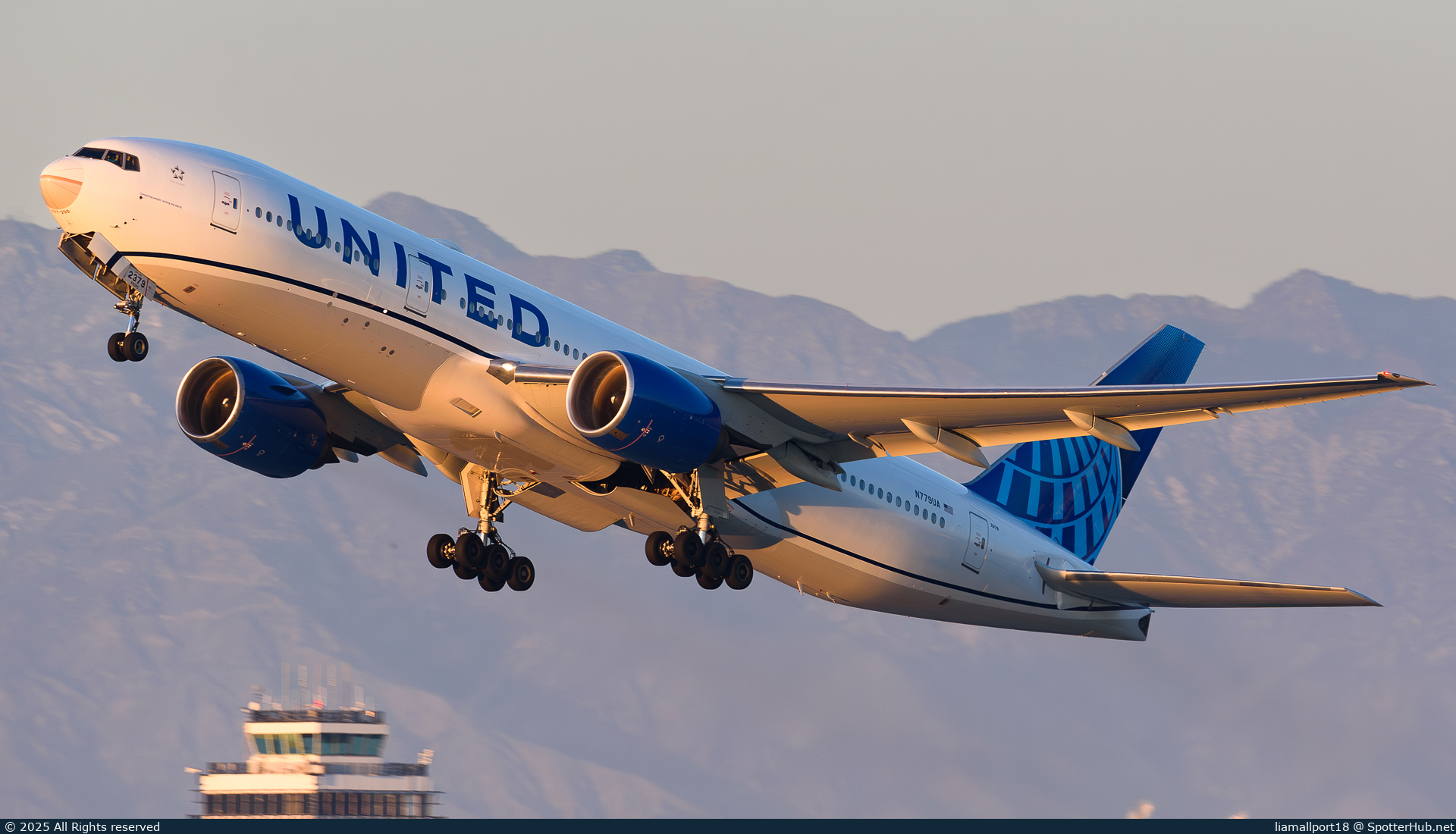 Photo of N779UA - Boeing 777-222 operated by United Airlines