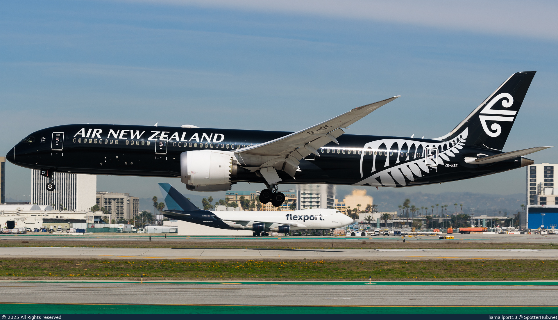 Photo of ZK-NZE - Boeing 787-9 Dreamliner operated by Air New Zealand
