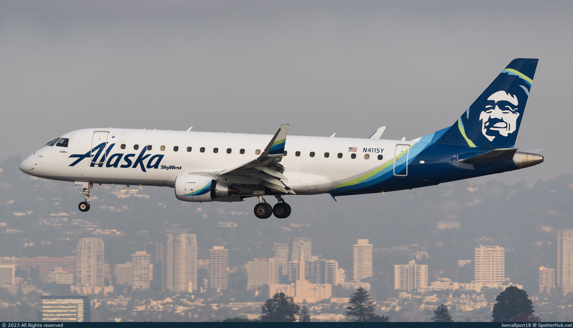 Photo of N411SY - Embraer ERJ-175LR operated by Alaska Airlines (opb Skywest Airlines)