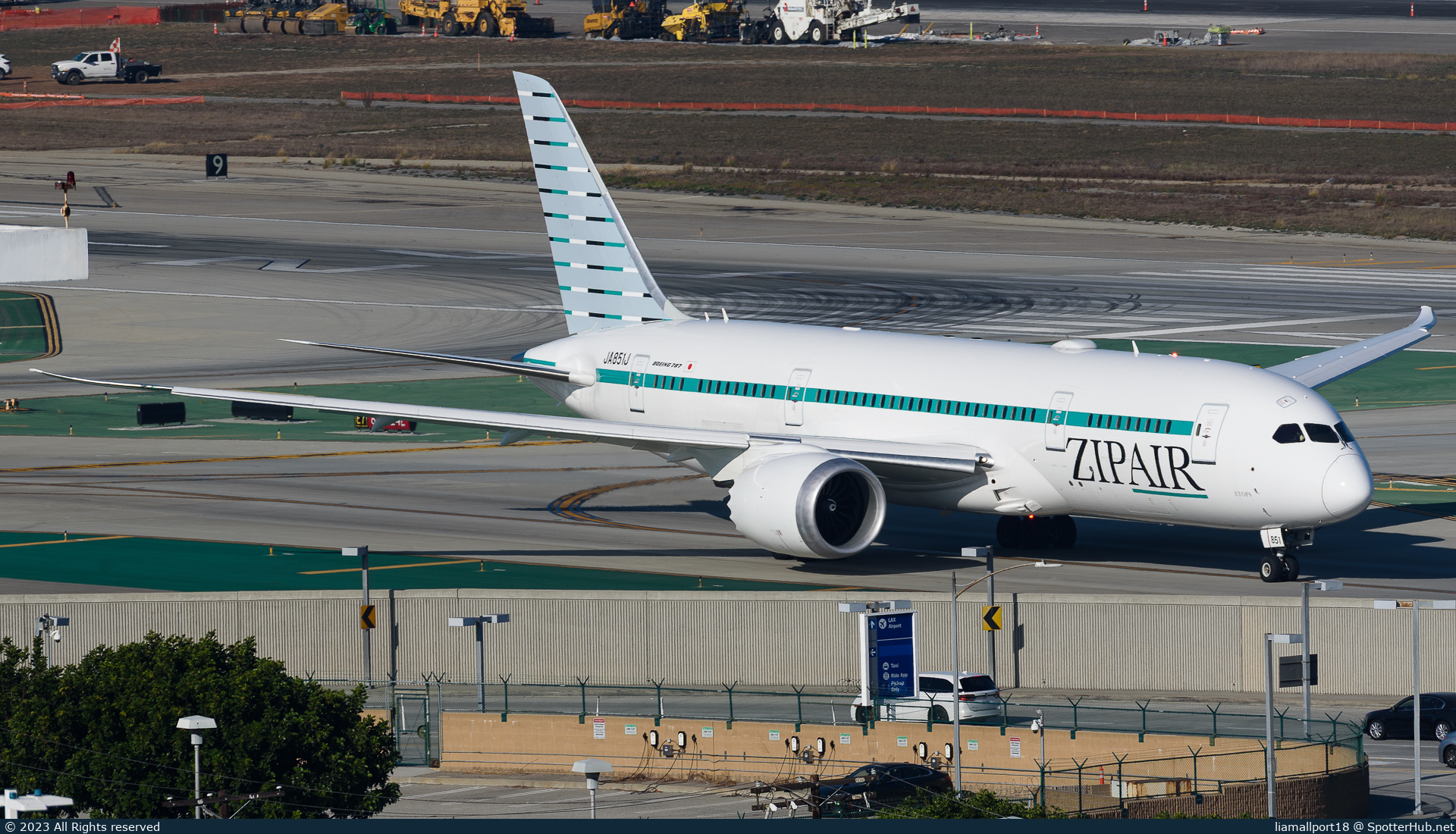 Photo of JA851J - Boeing 787-8 Dreamliner operated by Zipair