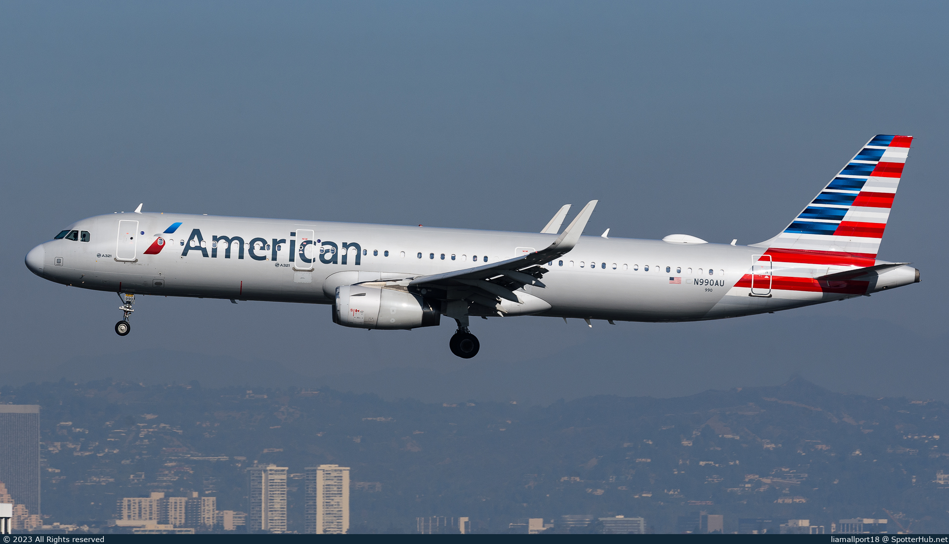 Photo of N990AU - Airbus A321-231 operated by American Airlines