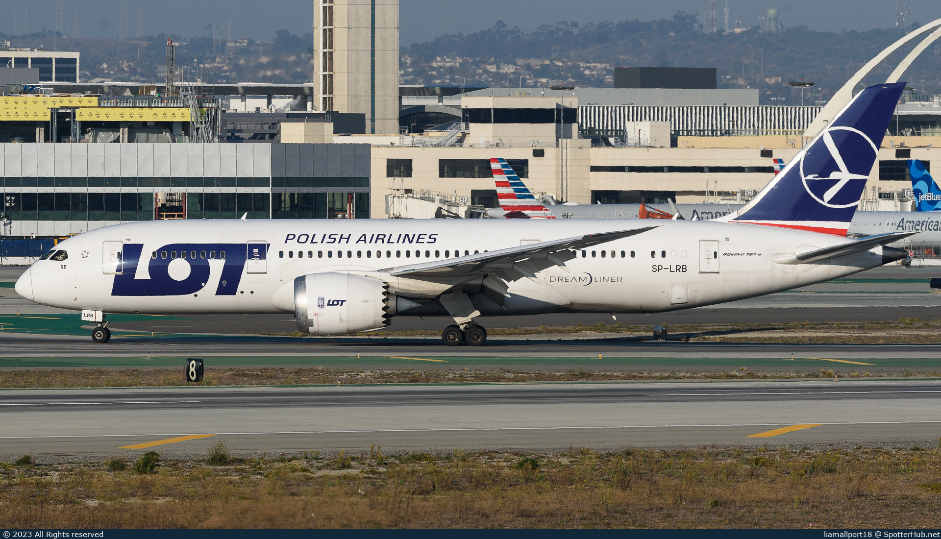 Photo of SP-LRB - Boeing 787-8 Dreamliner operated by LOT Polish Airlines