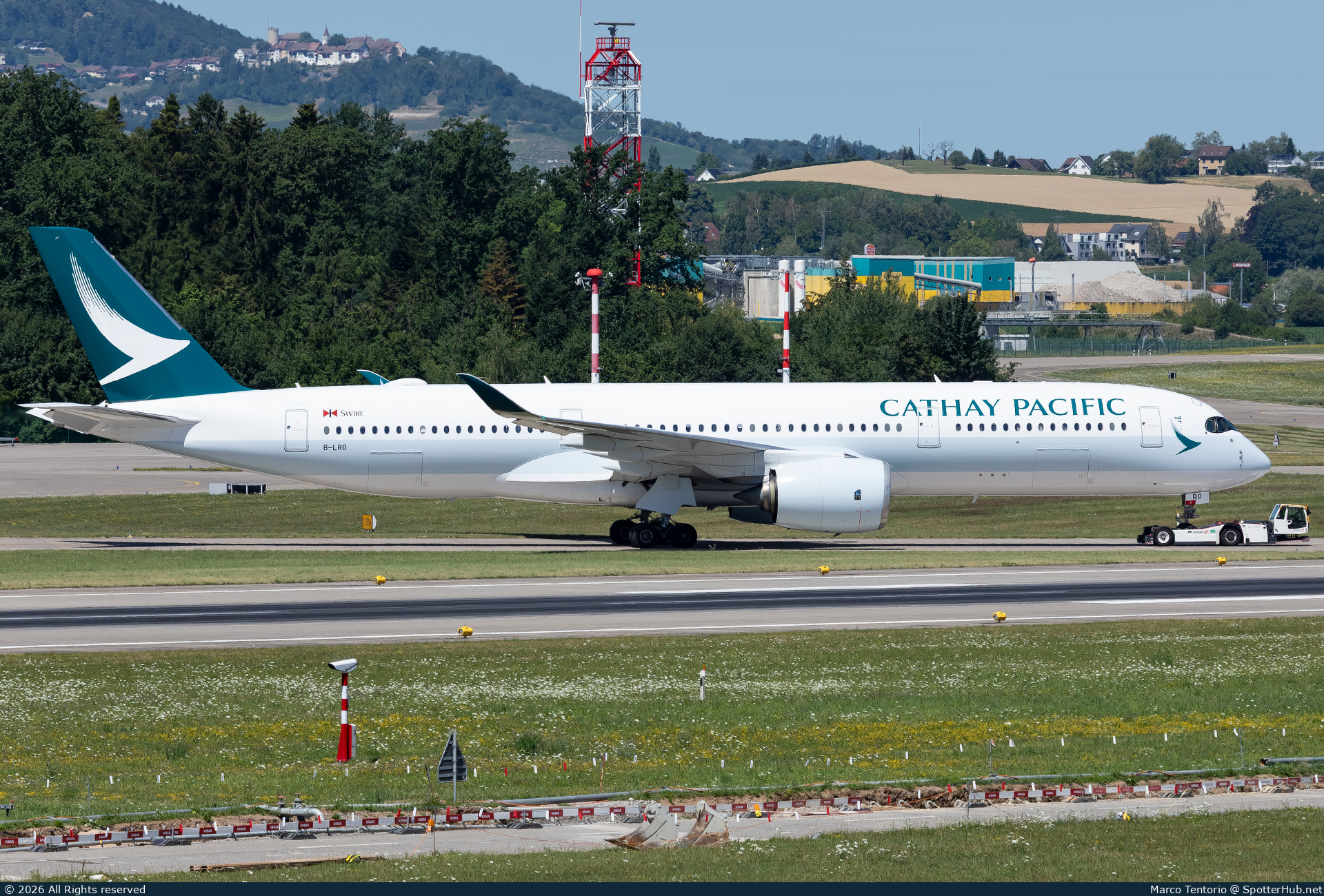 Photo of B-LRO - Airbus A350-941 operated by Cathay Pacific Airways