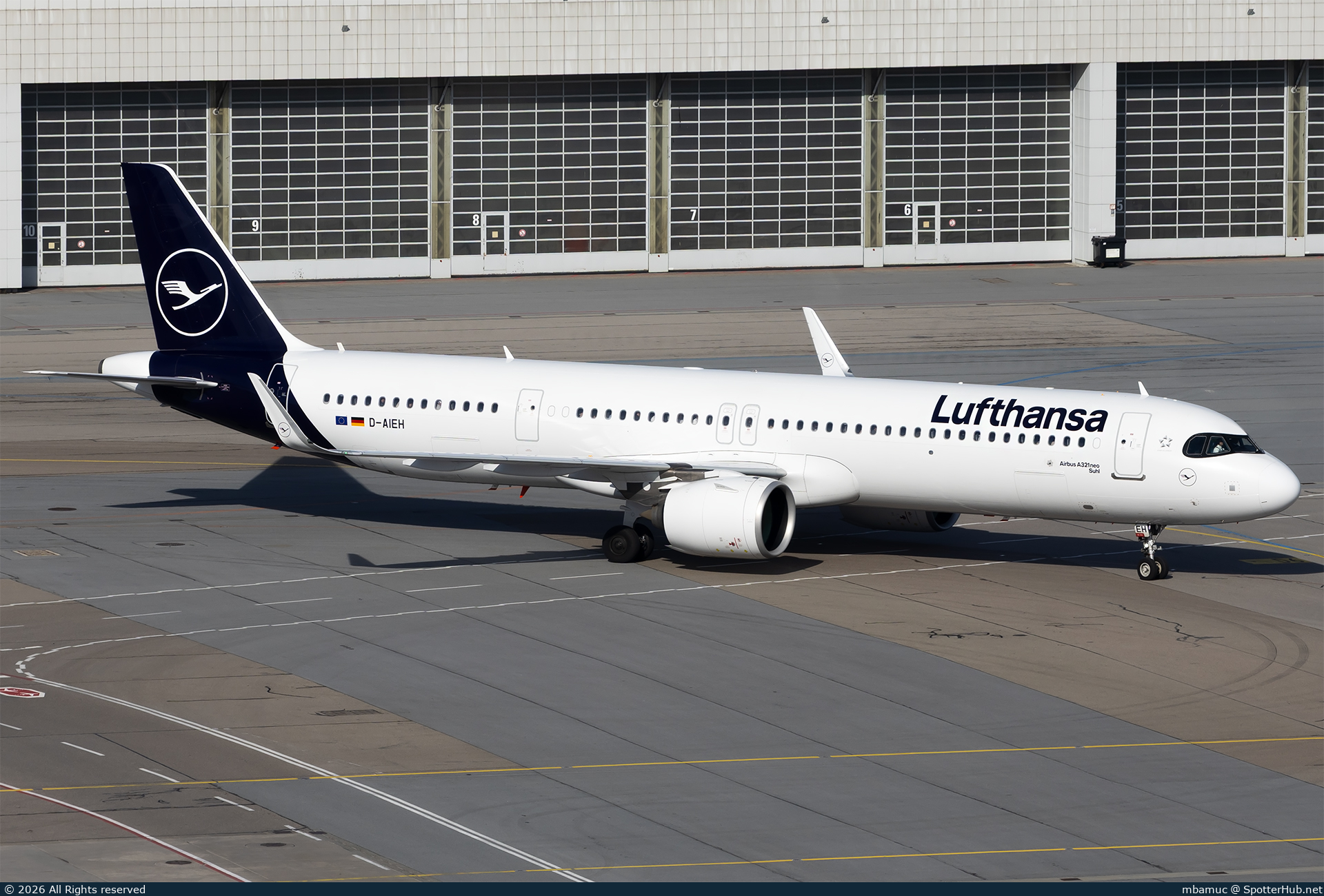 Photo of D-AIEH - Airbus A321-271NX operated by Lufthansa