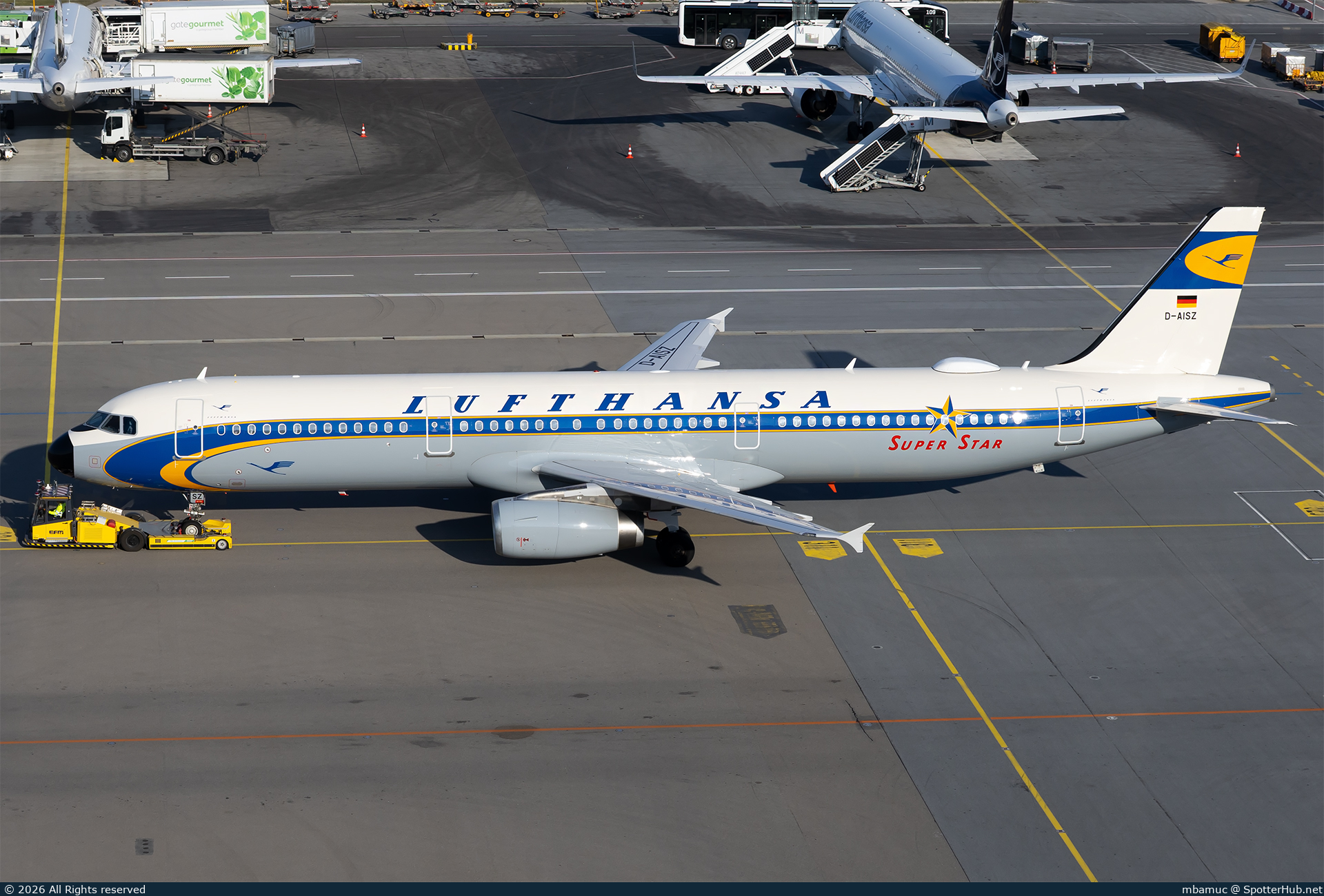 Photo of D-AISZ - Airbus A321-231 operated by Lufthansa