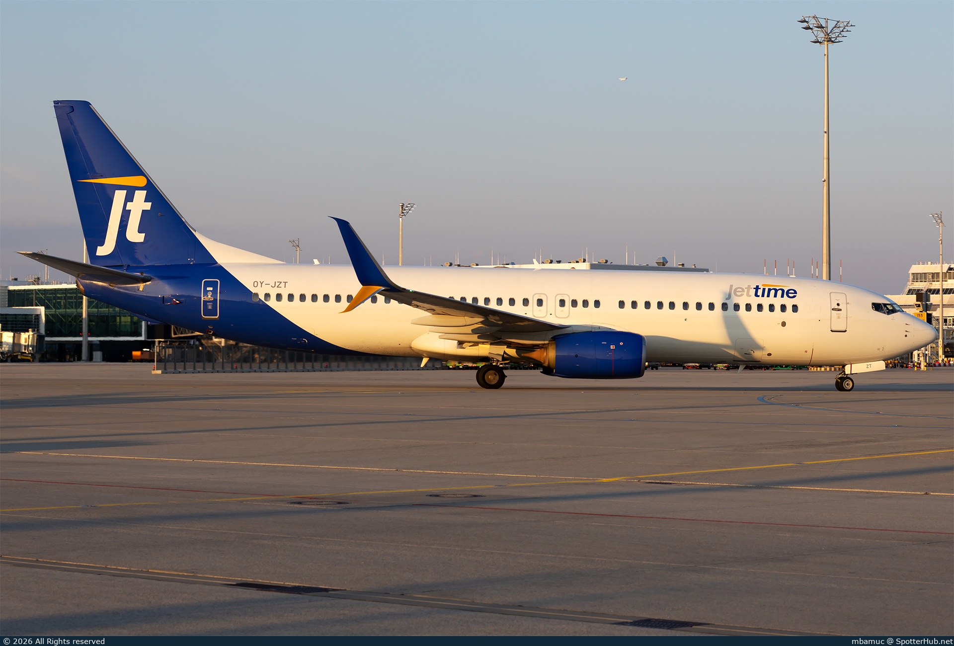 Photo of OY-JZT - Boeing 737-8AL operated by Jettime