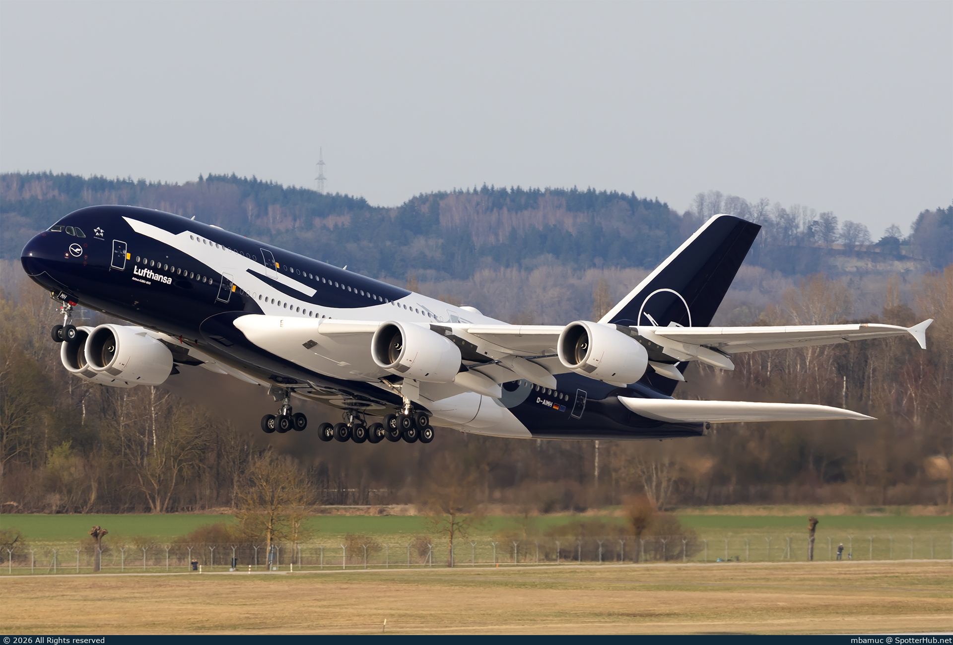 Photo of D-AIMH - Airbus A380-841 operated by Lufthansa