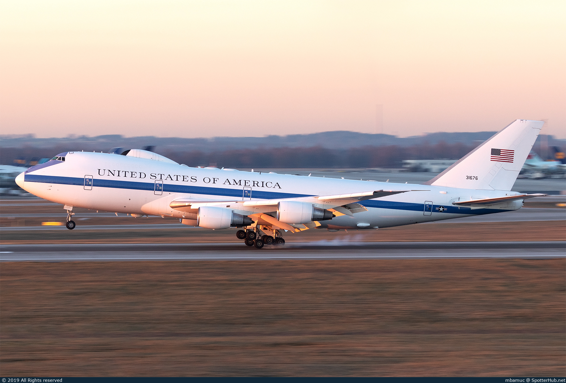 Photo of 73-1676 - Boeing E-4B operated by US Air Force