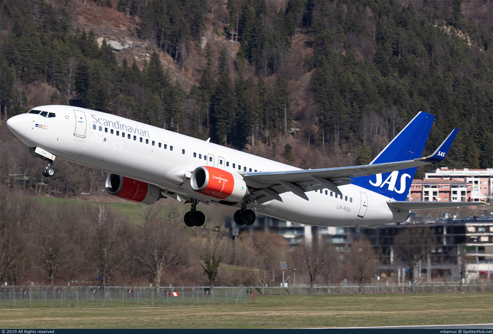 Photo of LN-RGH - Boeing 737-86N operated by SAS Scandinavian Airlines