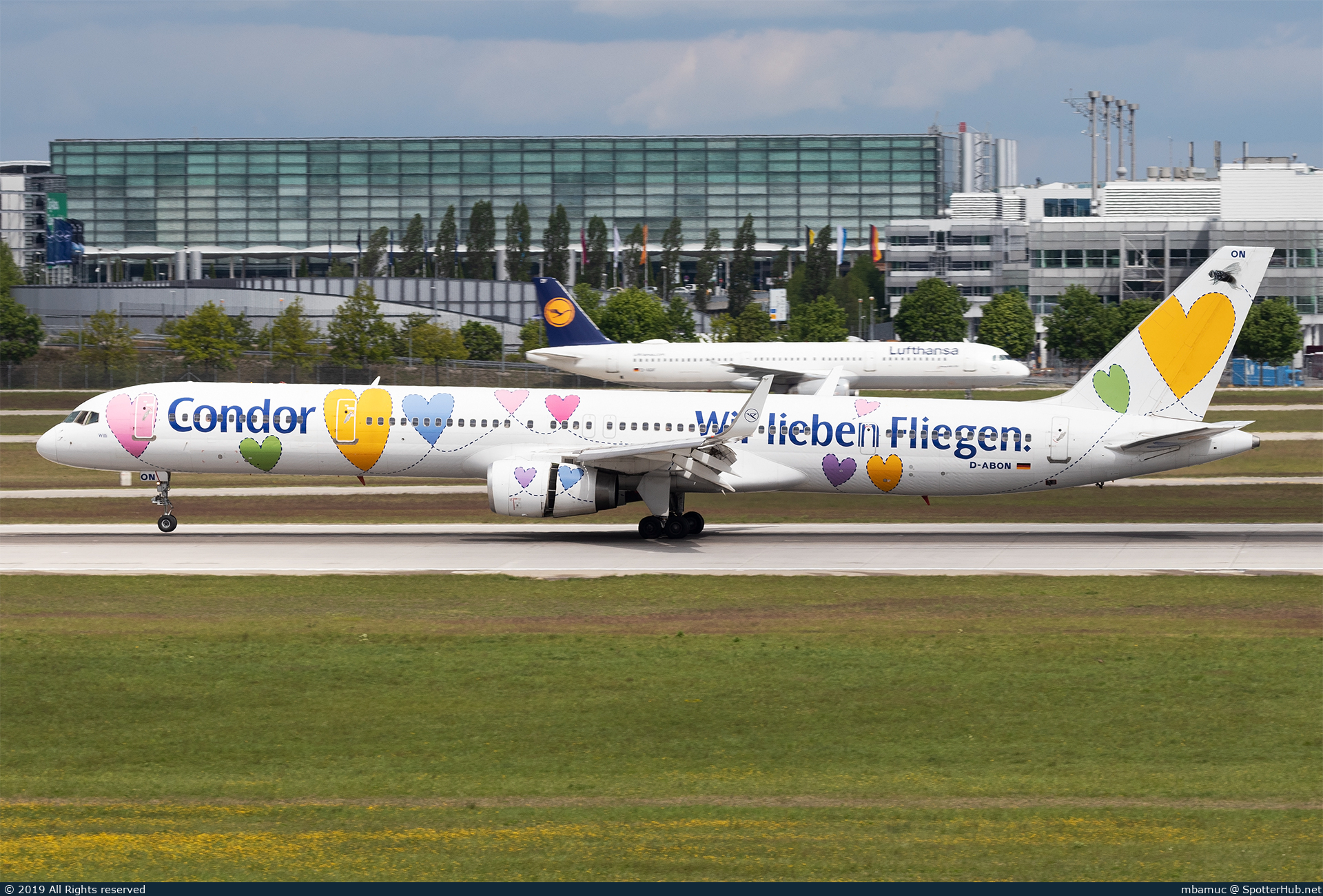 Photo of D-ABON - Boeing 757-330 operated by Condor