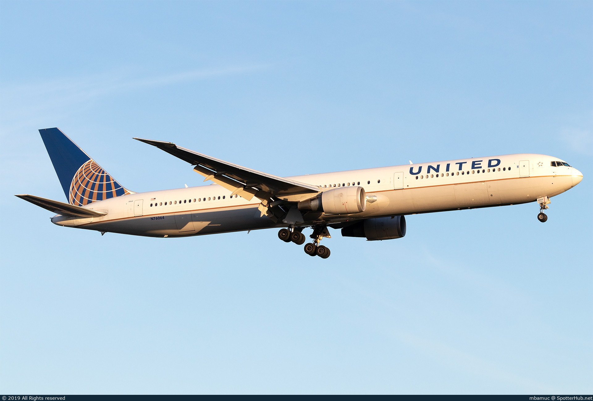 Photo of N76064 - Boeing 767-424(ER) operated by United Airlines
