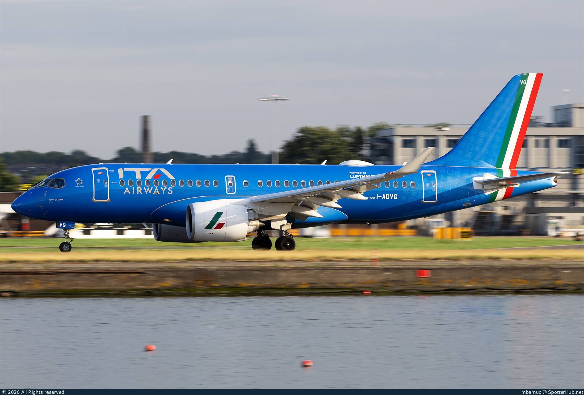 Photo of I-ADVG - Airbus A220-100 operated by ITA Airways