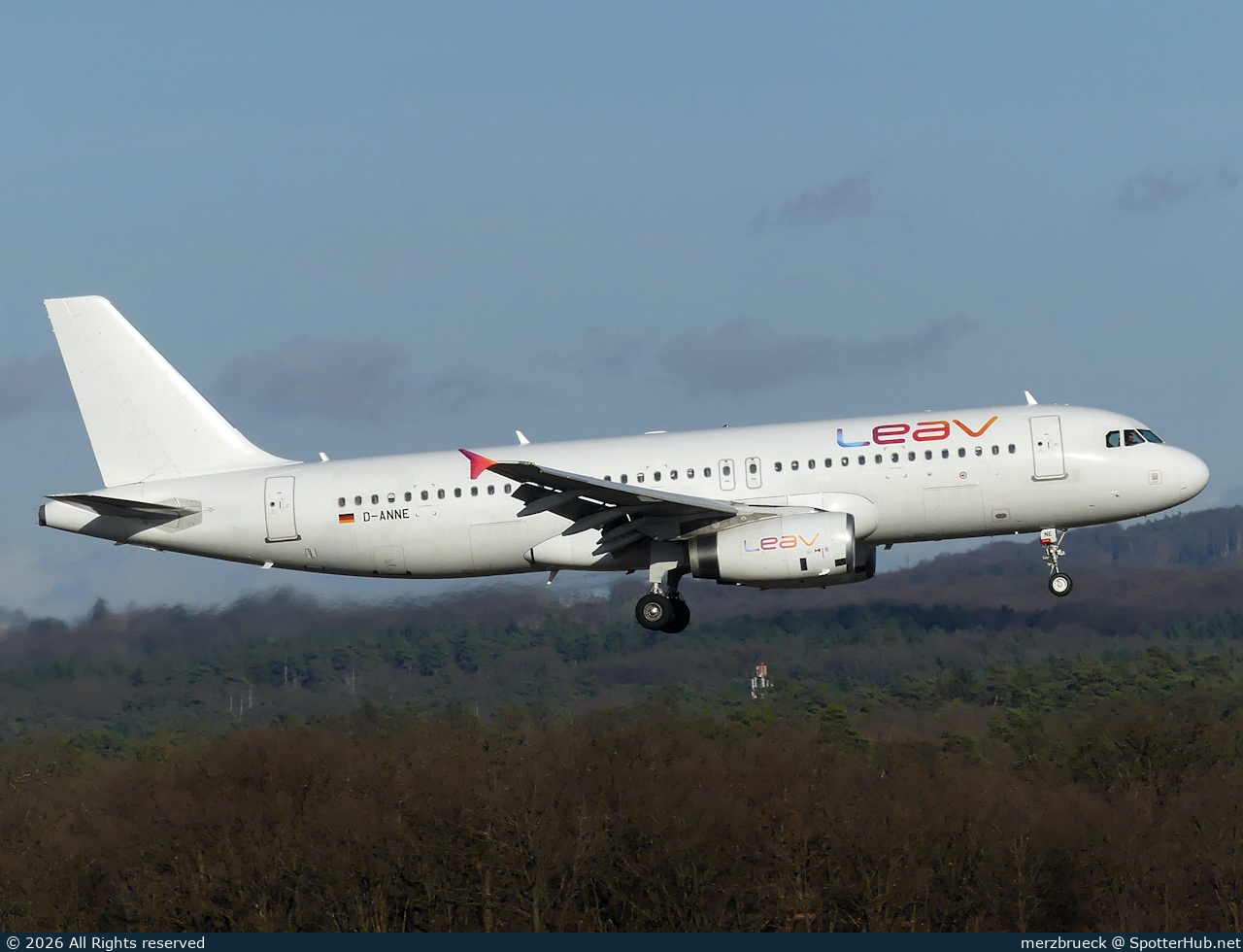 Photo of D-ANNE - Airbus A320-232 operated by LEAV Aviation