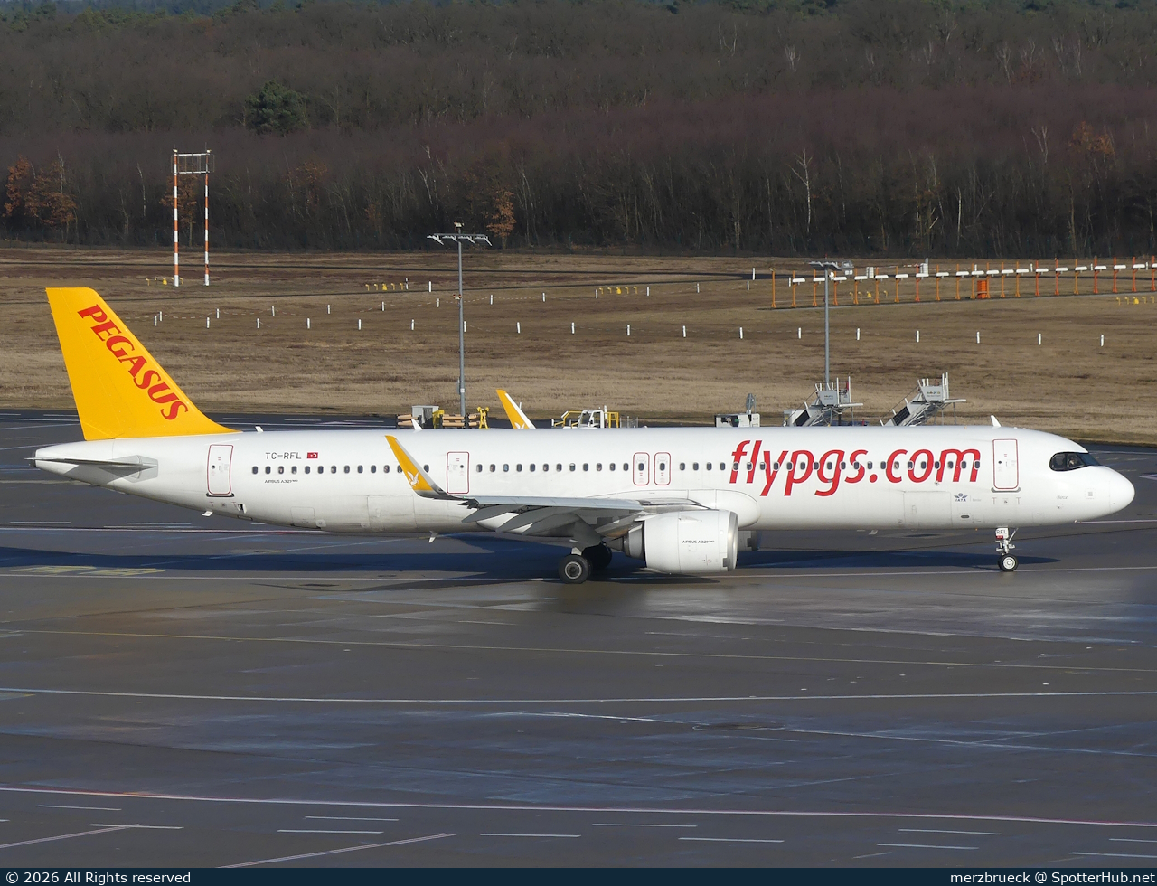 Photo of TC-RFL - Airbus A321-251NX operated by Pegasus Airlines