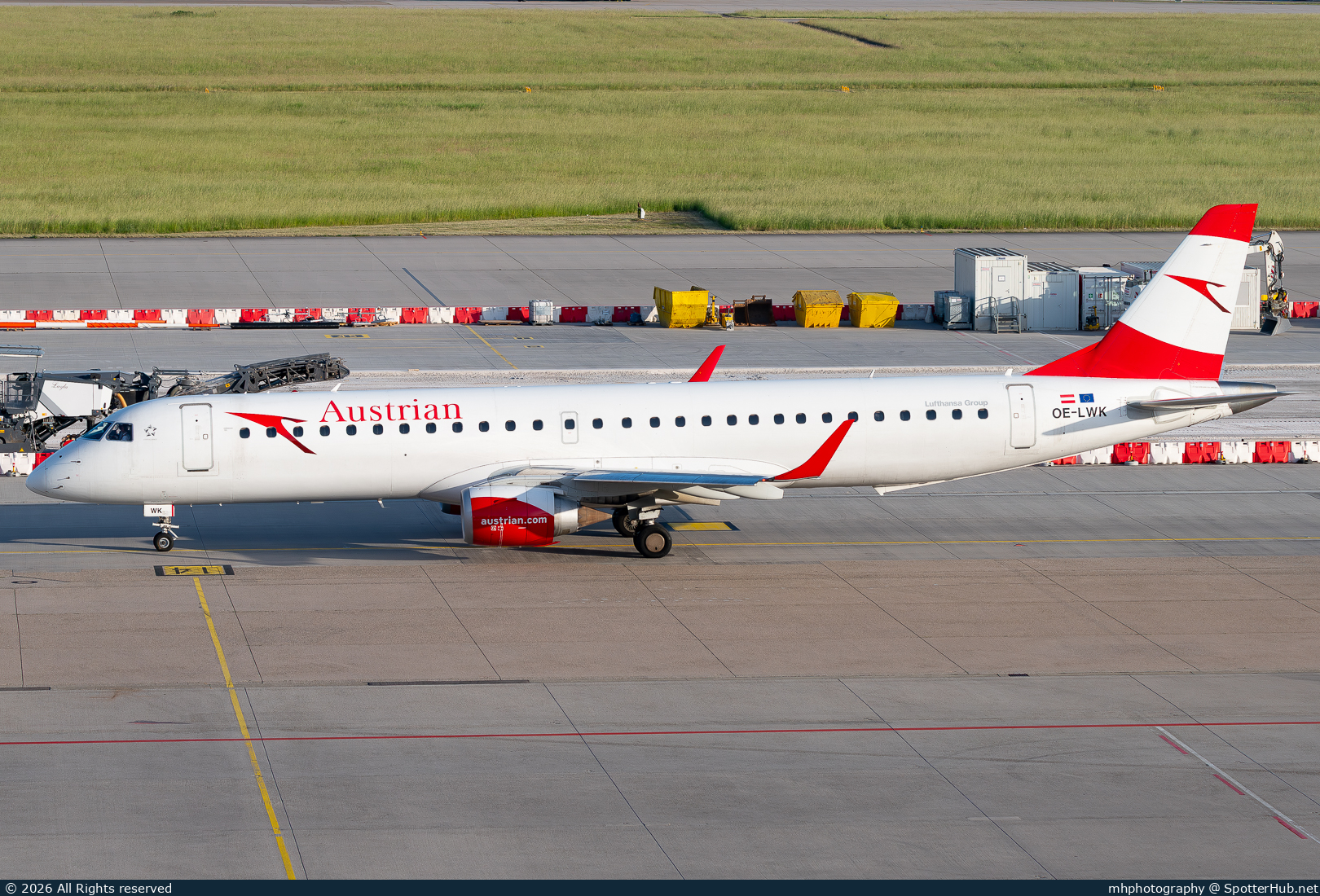 Photo of OE-LWK - Embraer ERJ-195LR operated by Austrian Airlines