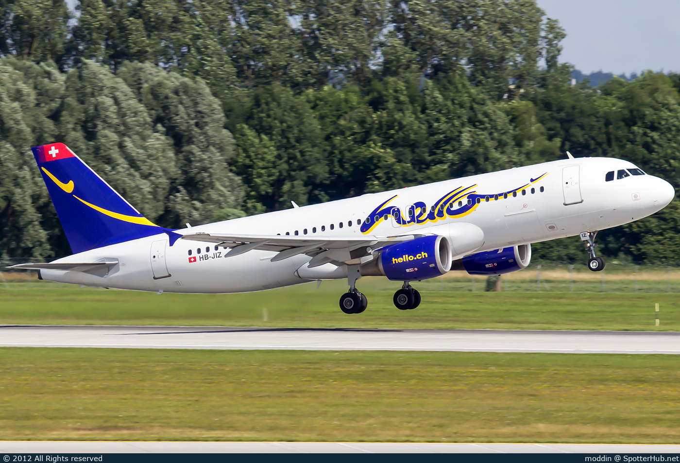 Photo of HB-JIZ - Airbus A320-214 operated by Hello