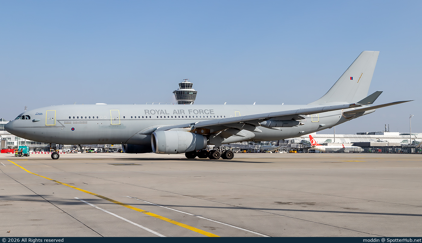 Photo of ZZ335 - Airbus A330-243(MRTT) Voyager KC.Mk 3 operated by Royal Air Force