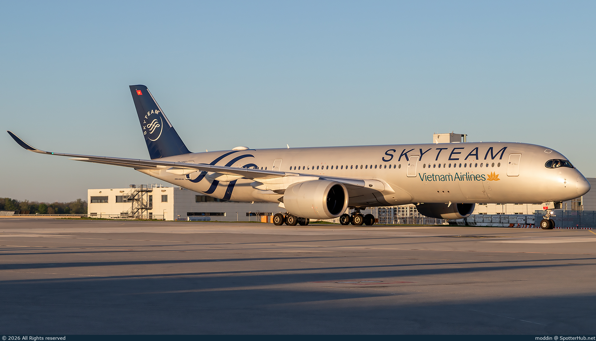 Photo of VN-A897 - Airbus A350-941 operated by Vietnam Airlines