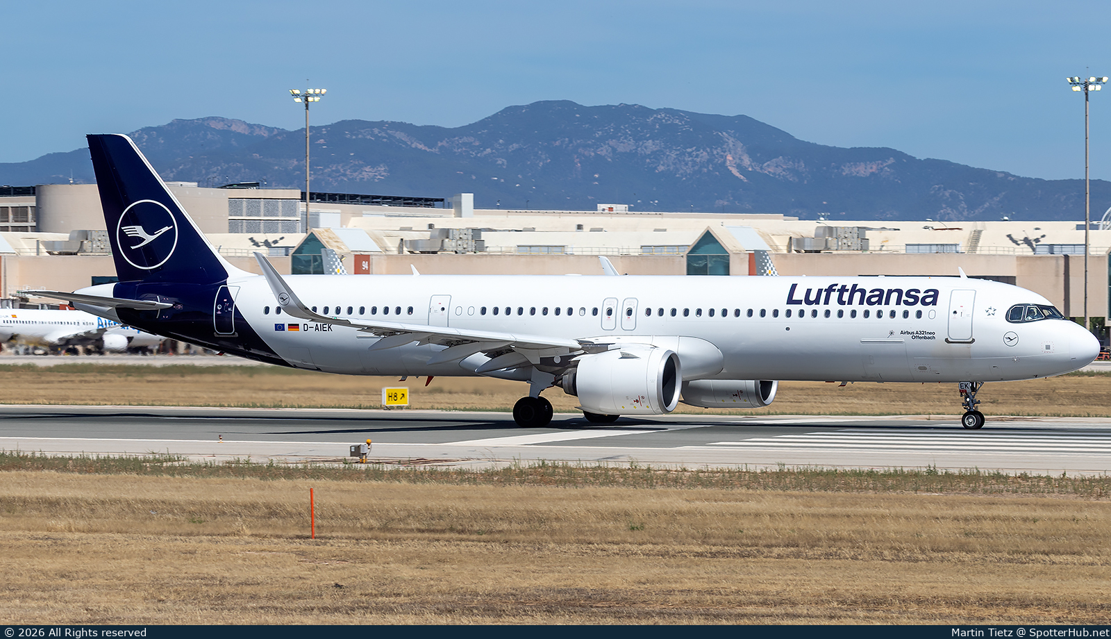 Photo of D-AIEK - Airbus A321-271NX operated by Lufthansa
