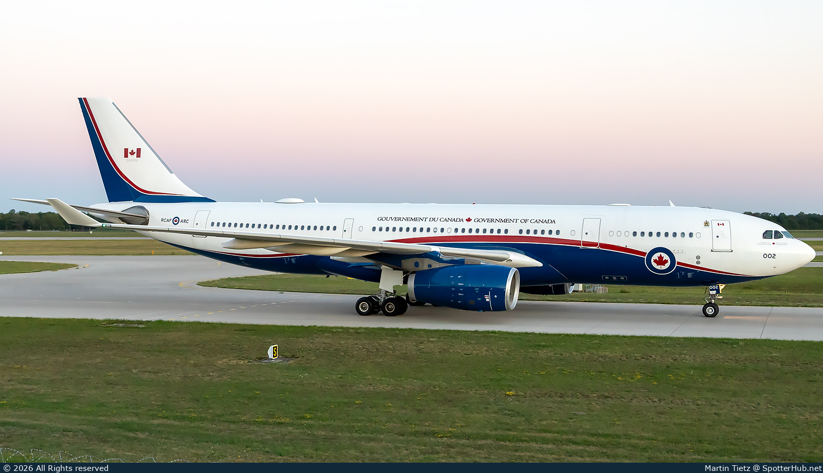 Photo of 330002 - Airbus CC-330 Husky operated by Royal Canadian Air Force