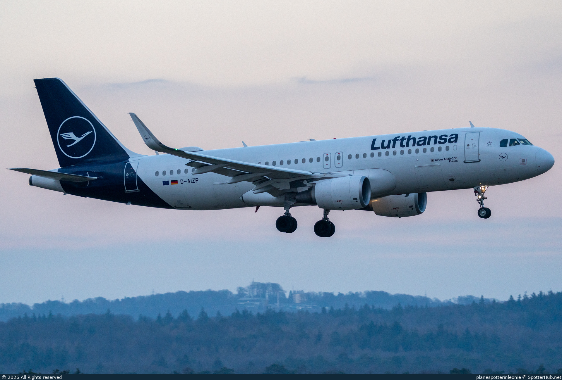 Photo of D-AIZP - Airbus A320-214 operated by Lufthansa