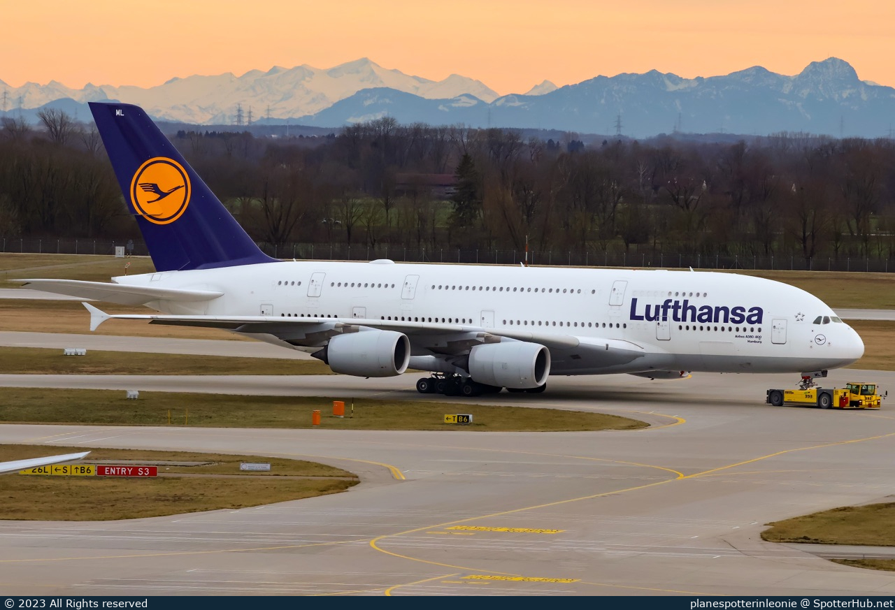 Photo of D-AIML - Airbus A380-841 operated by Lufthansa