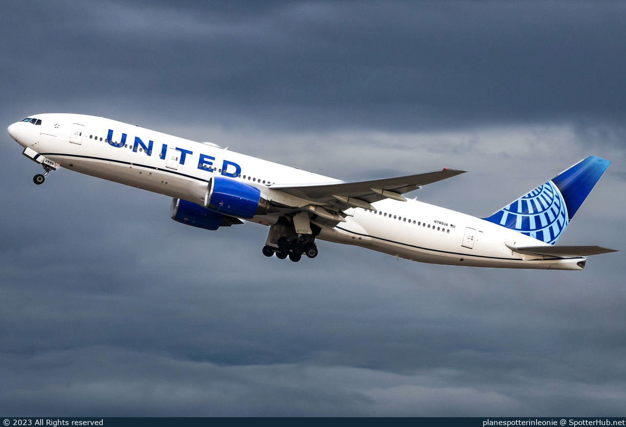 Photo of N785UA - Boeing 777-222(ER) operated by United Airlines