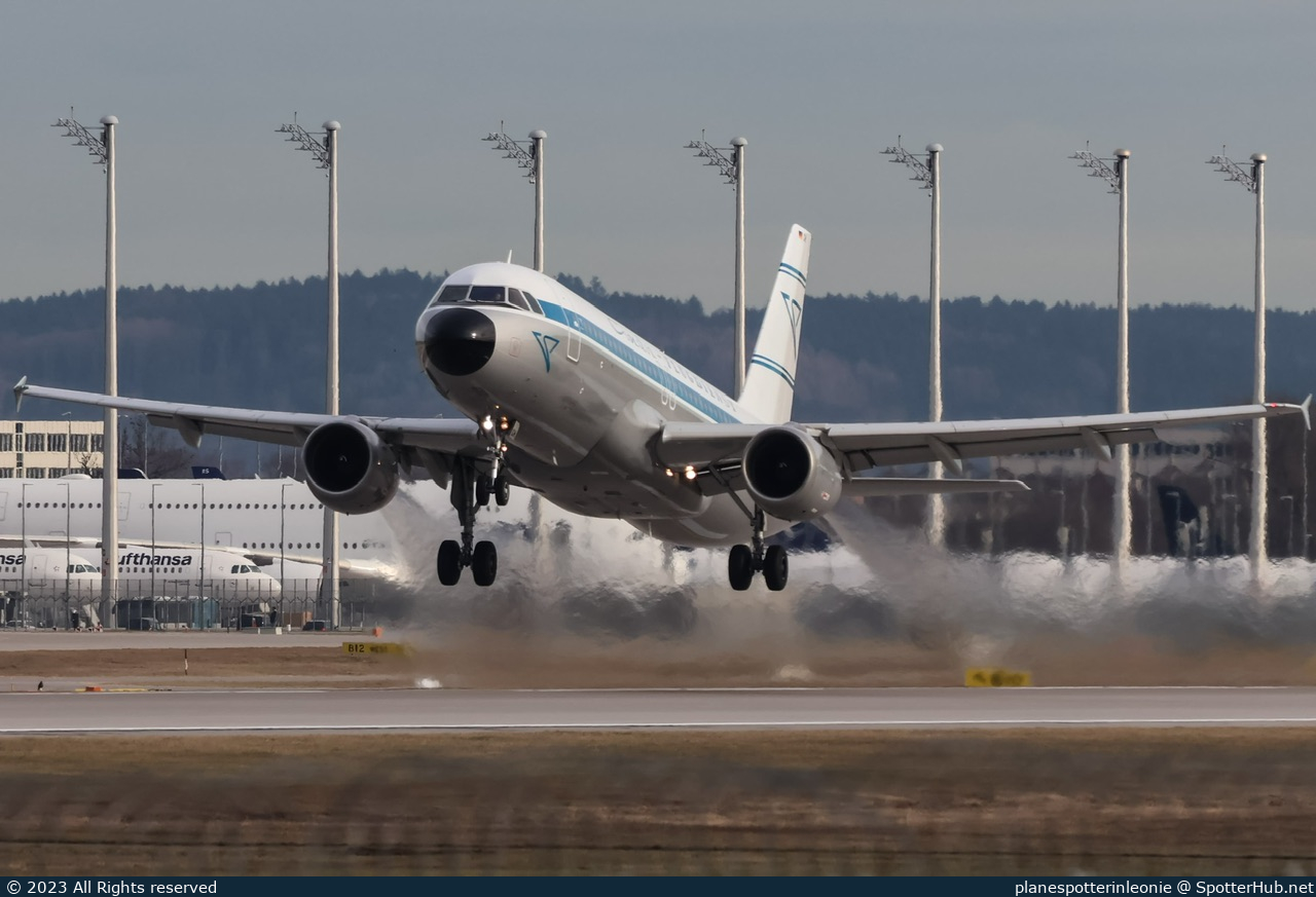 Photo of D-AICH - Airbus A320-212 operated by Condor