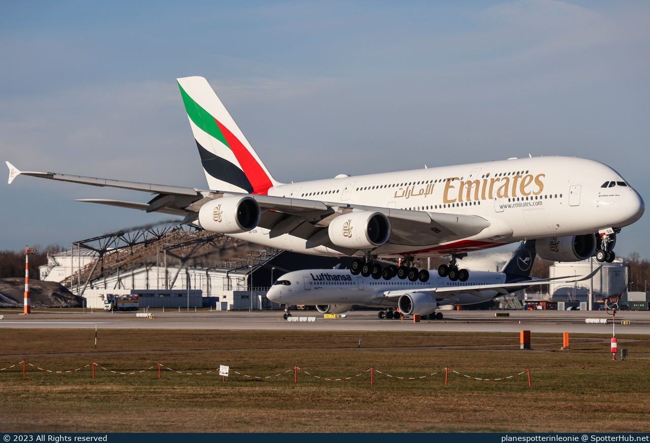Photo of A6-EDQ - Airbus A380-861 operated by Emirates